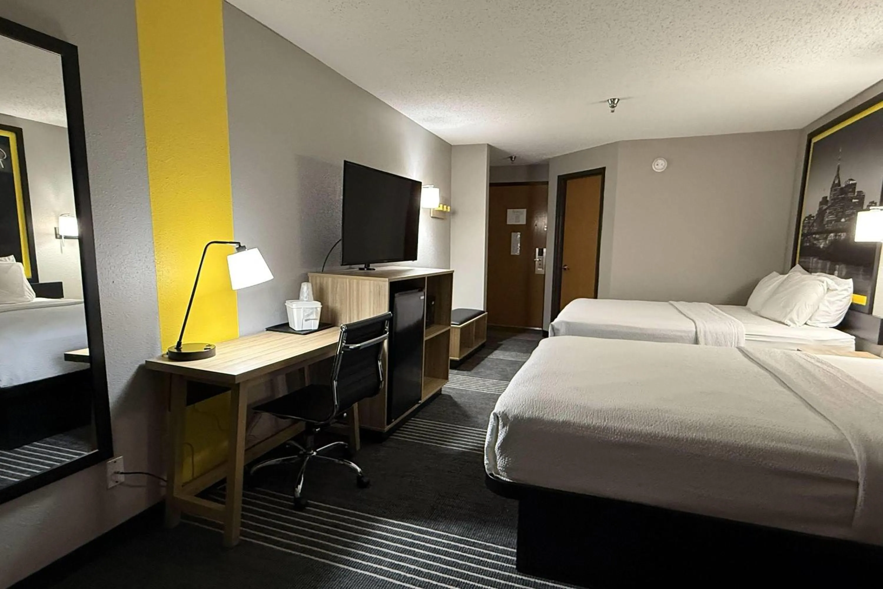 Photo of the whole room, Bed in Super 8 by Wyndham Chattanooga East - Hamilton Place