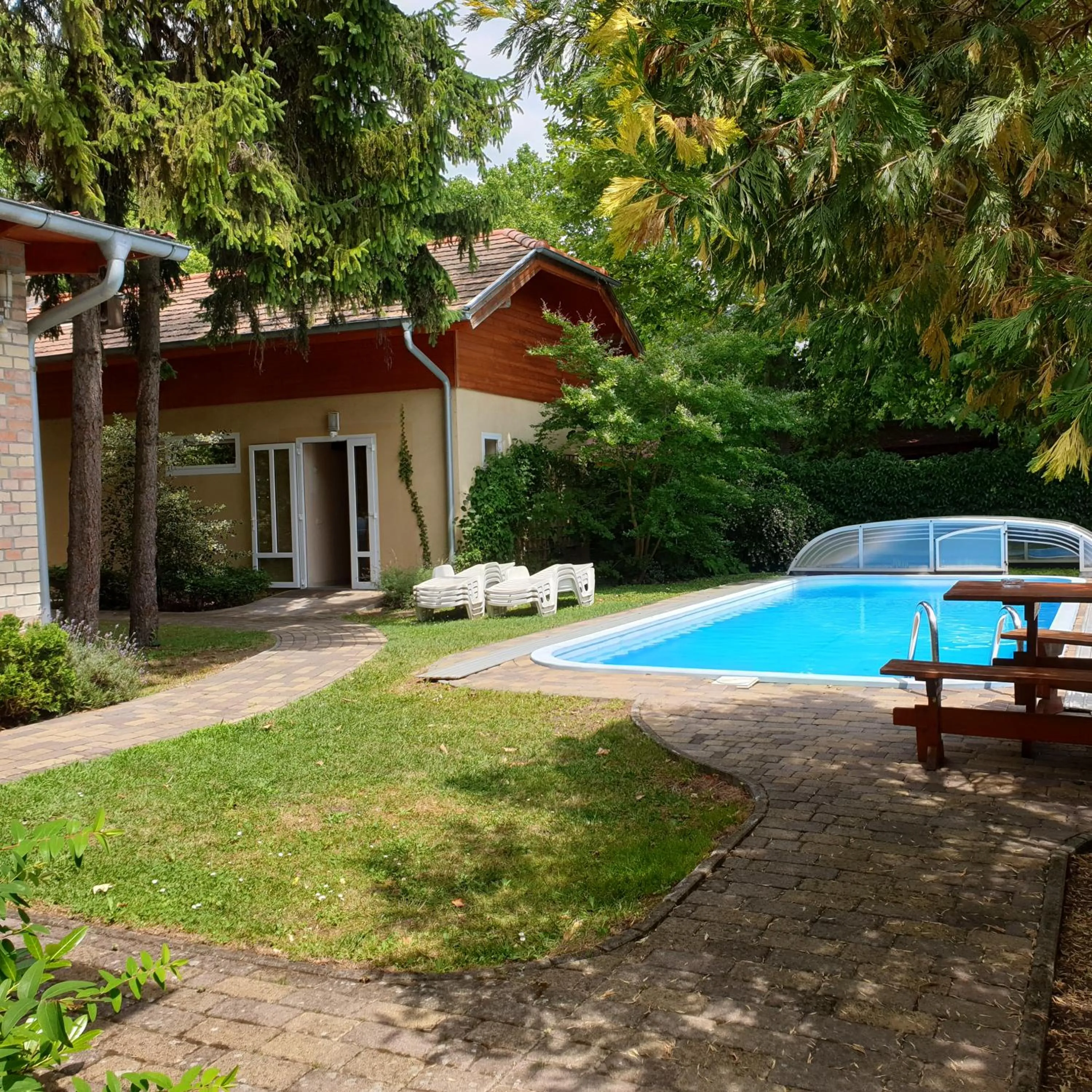 Swimming pool in Villa Dorottya