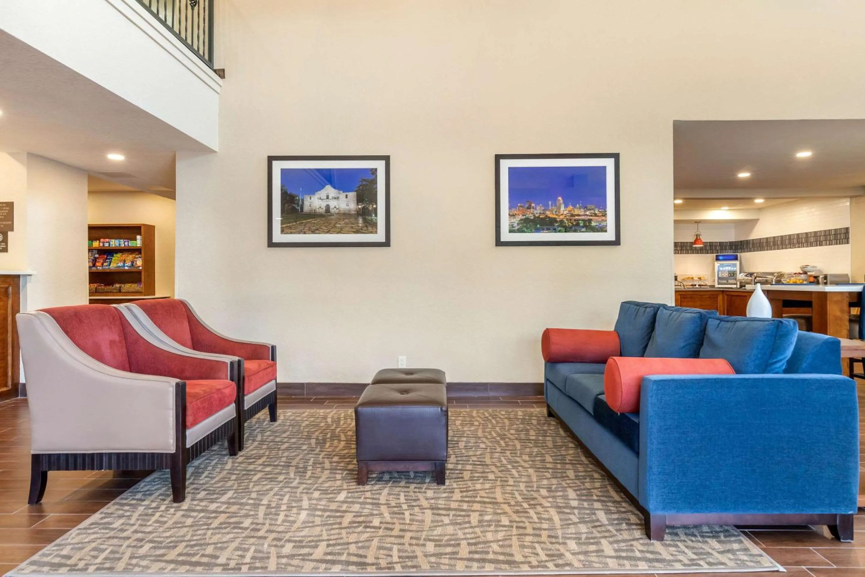 Lobby or reception in Comfort Suites San Antonio Airport North