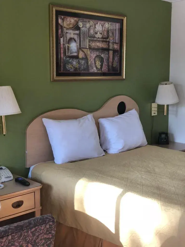 Bed in Kelseyville Motel Bed in Kelseyville Motel