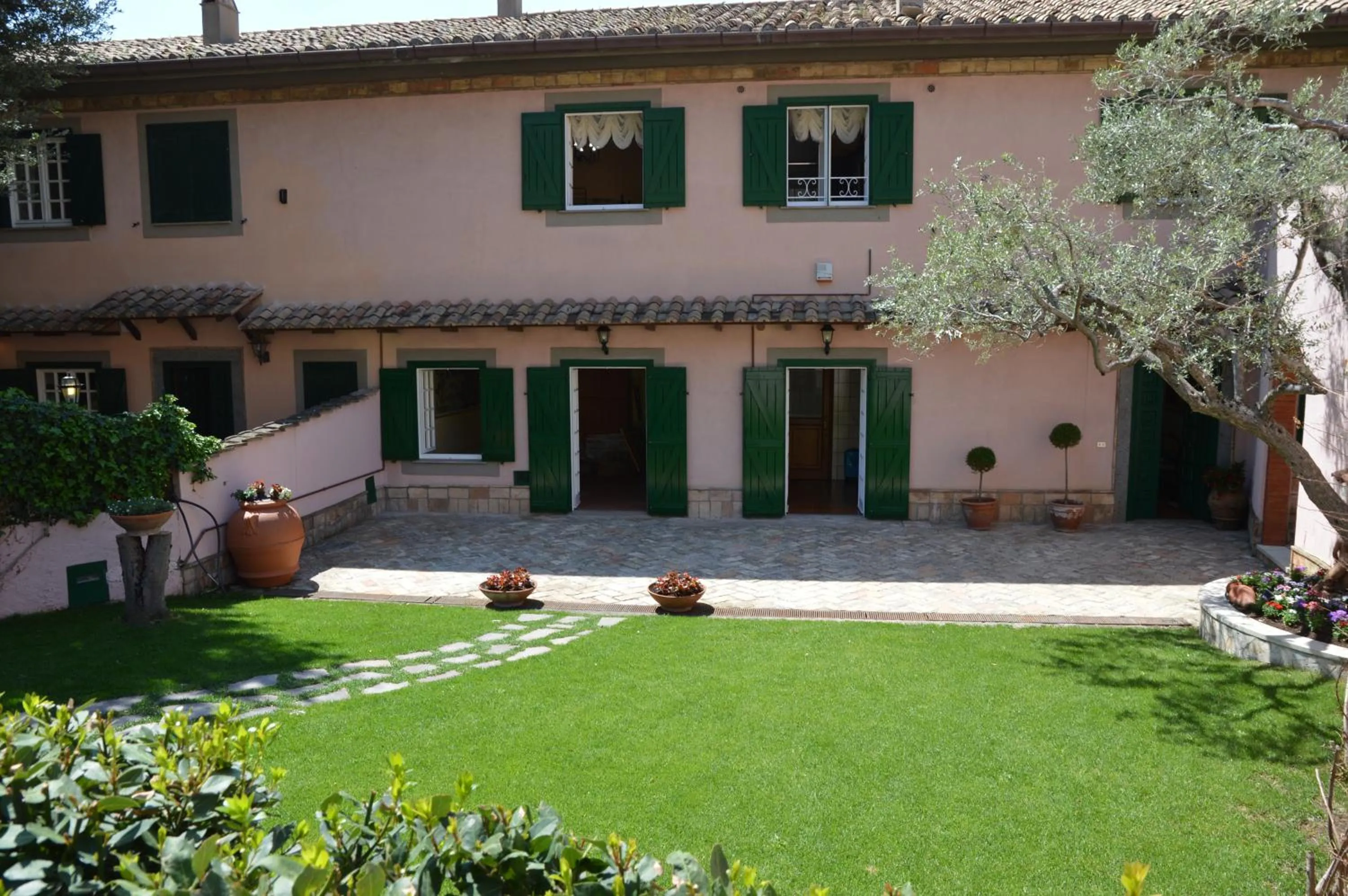 Facade/entrance in Antica Villa di Bruto
