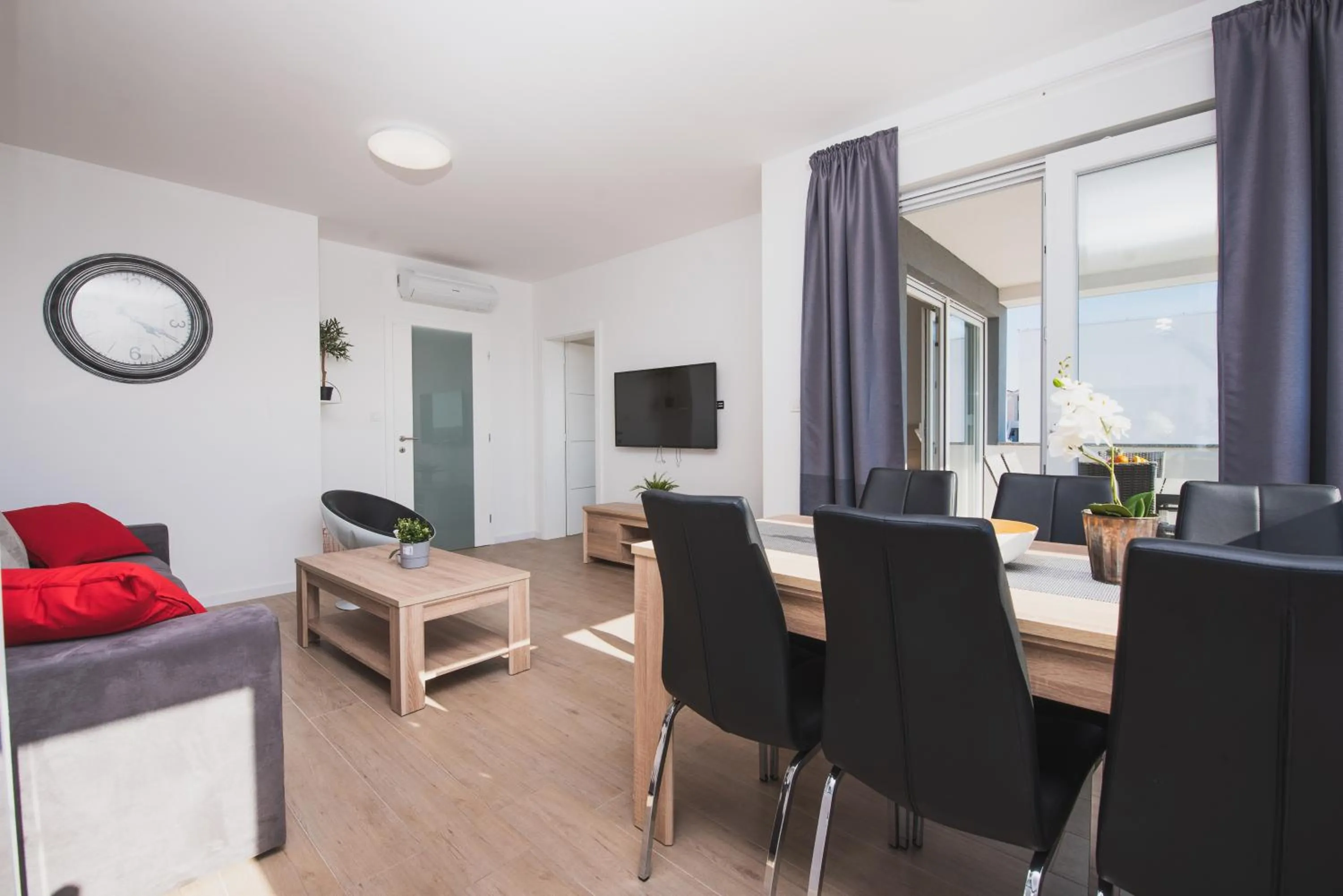 TV and multimedia in Pool Apartments Villa Dalia