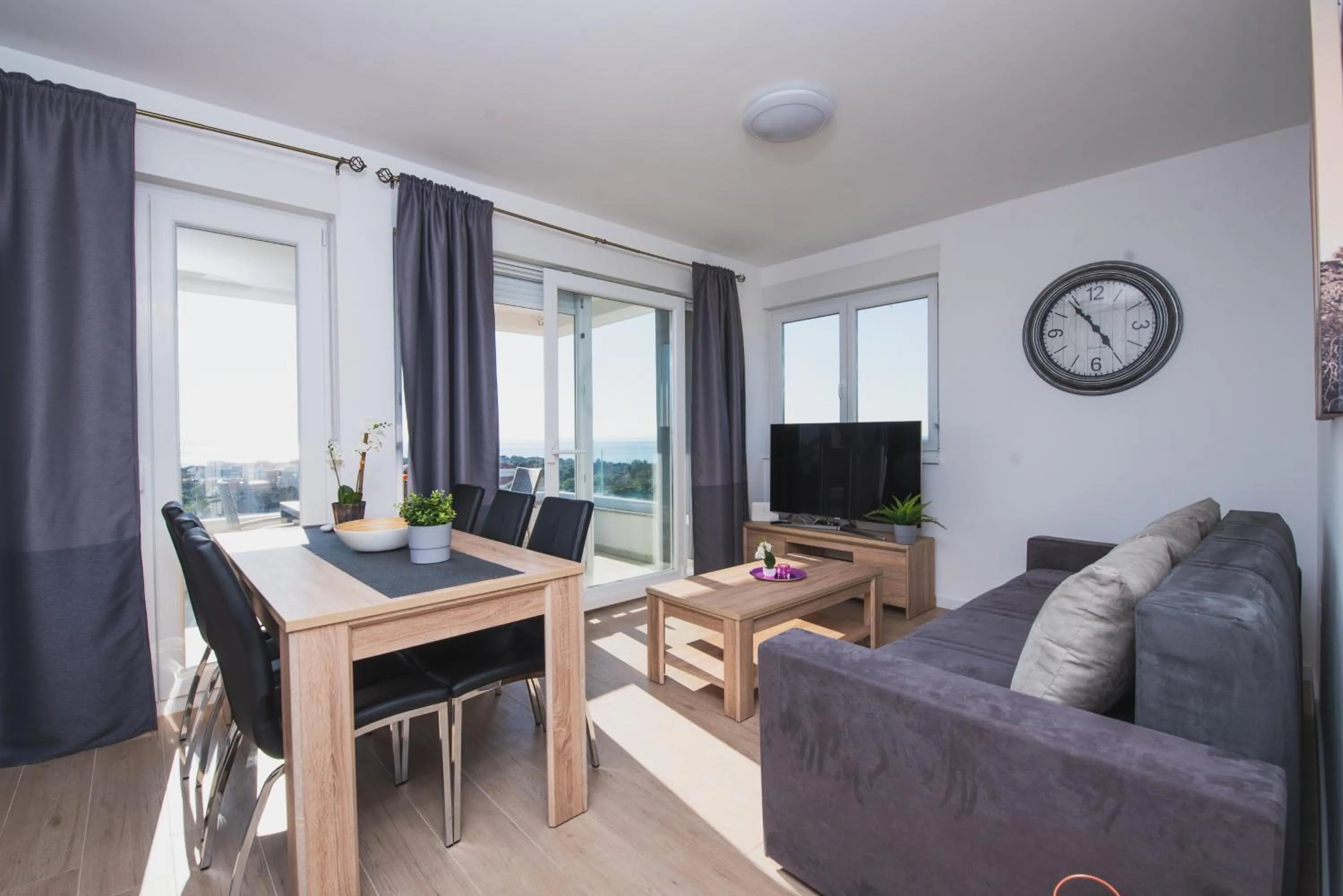TV and multimedia in Pool Apartments Villa Dalia