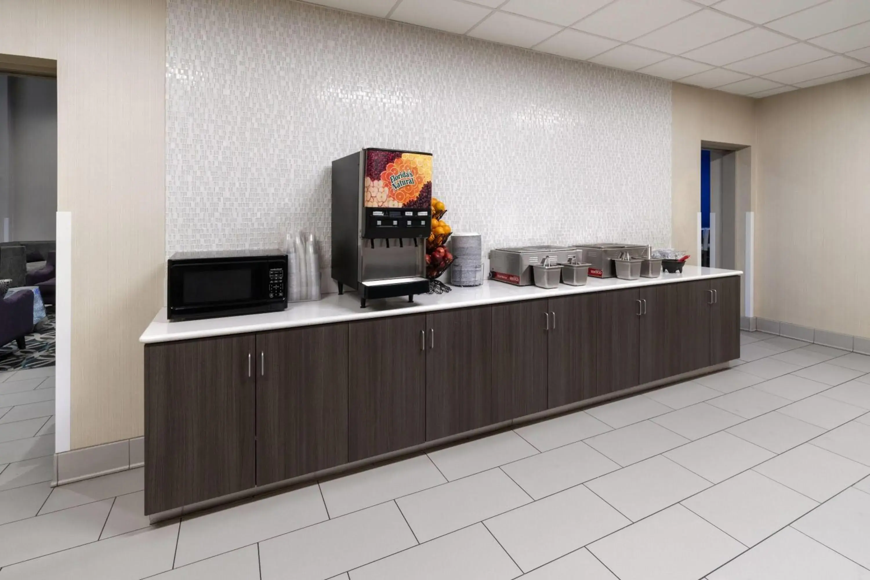 Breakfast in La Quinta Inn & Suites by Wyndham Fort Collins, Colorado Breakfast in La Quinta Inn & Suites by Wyndham Fort Collins, Colorado