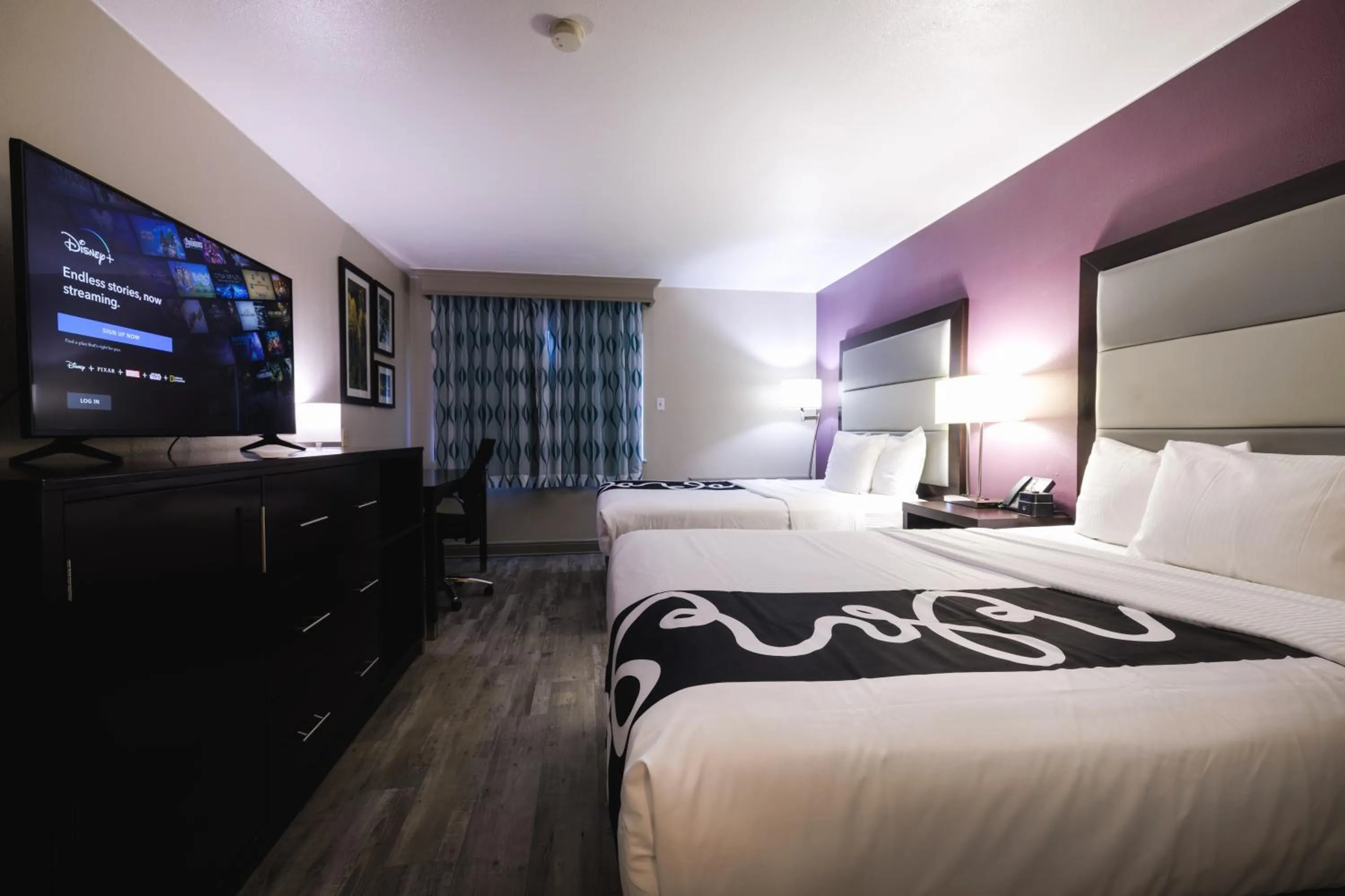 Bed in La Quinta Inn & Suites by Wyndham Fort Collins, Colorado