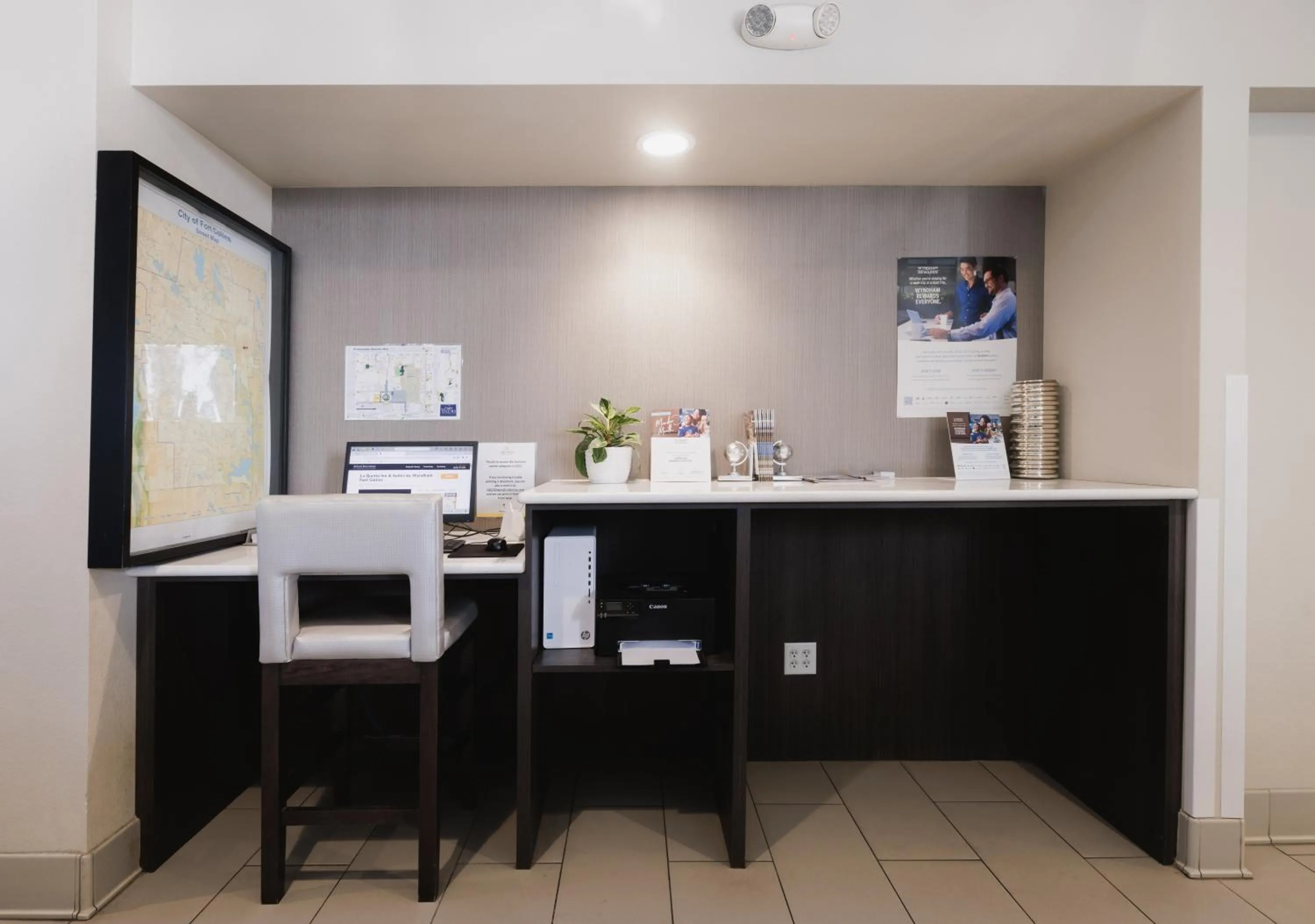 Business facilities in La Quinta Inn & Suites by Wyndham Fort Collins, Colorado
