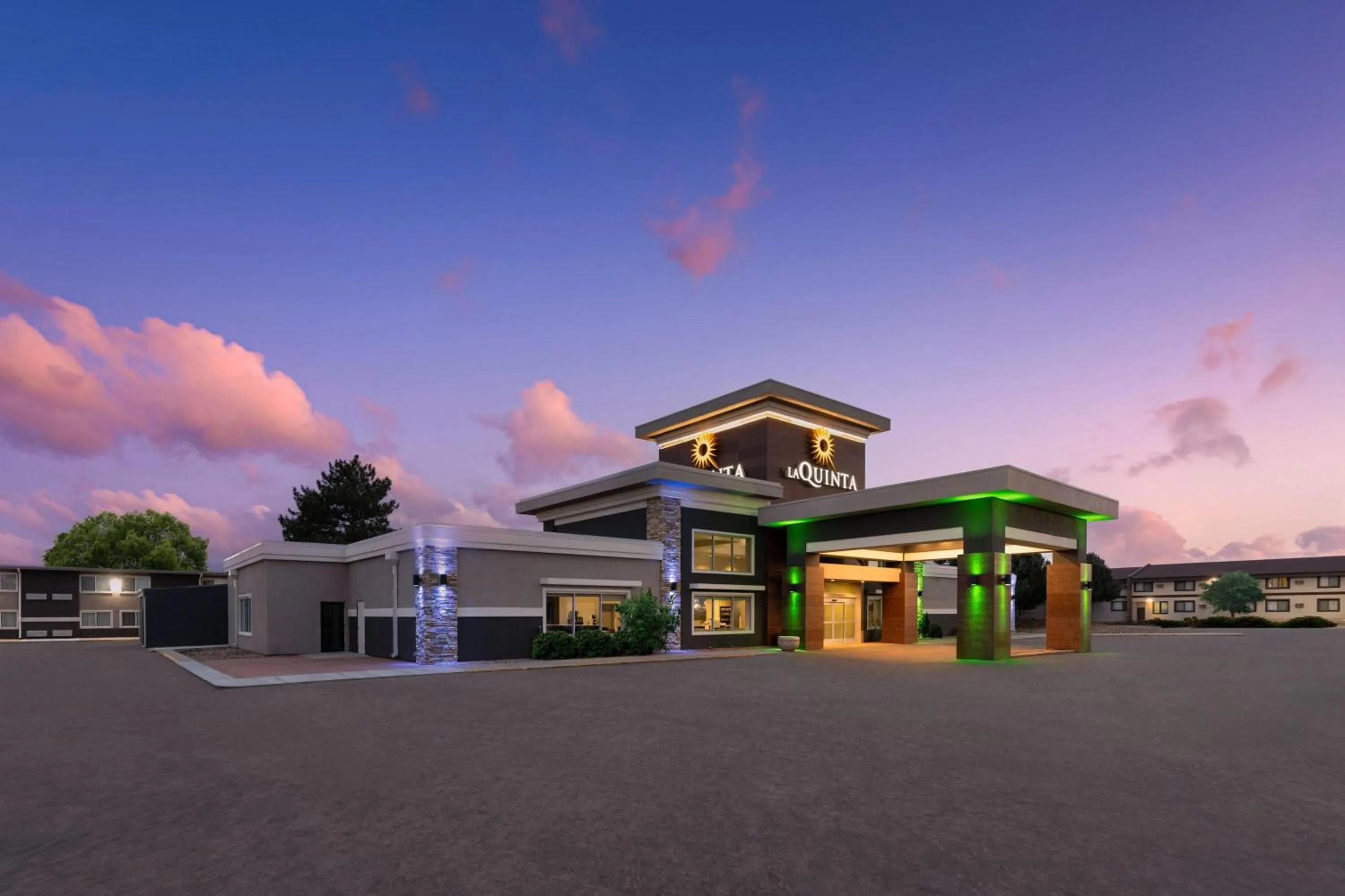 Property building in La Quinta Inn & Suites by Wyndham Fort Collins, Colorado
