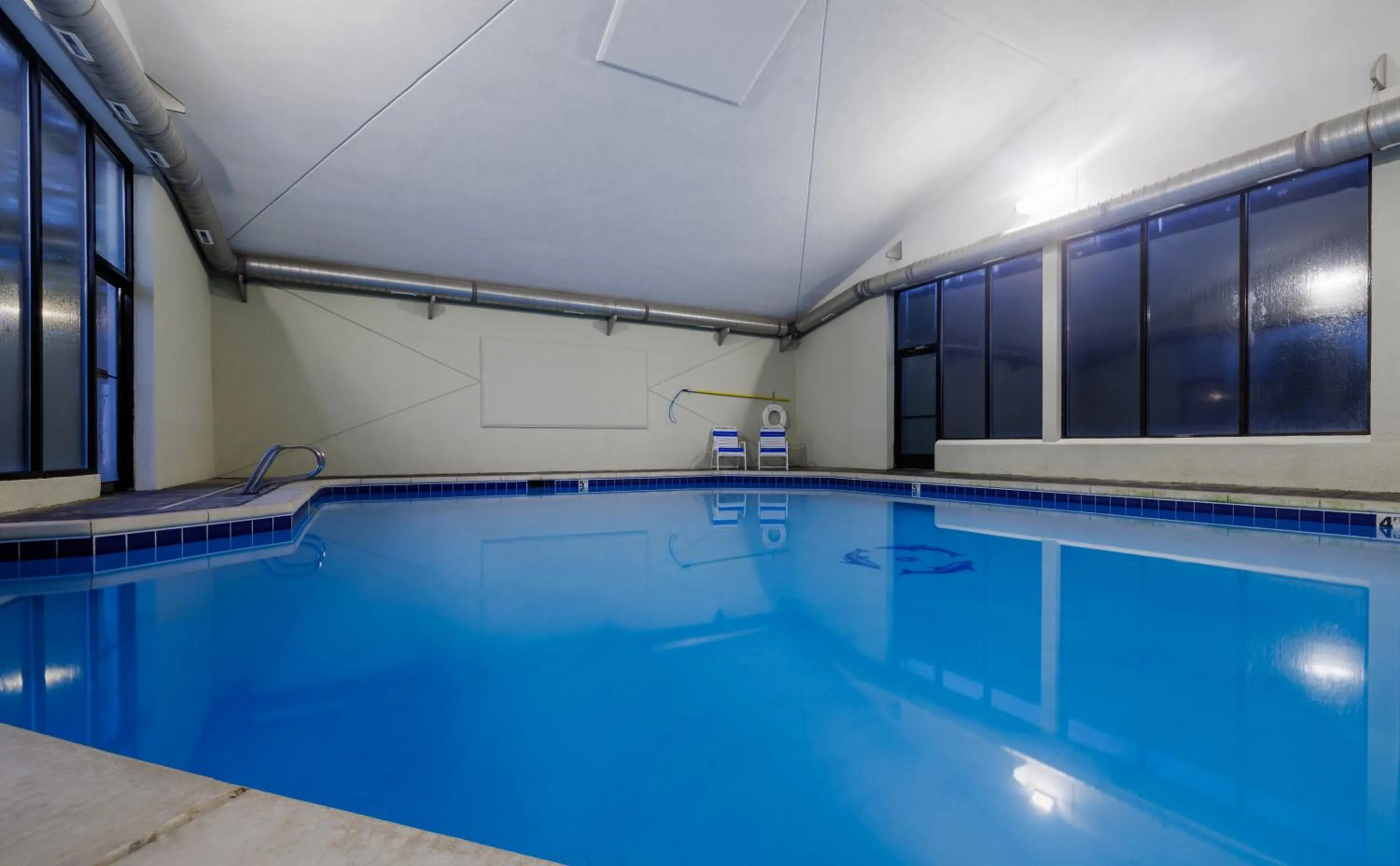 Swimming pool in La Quinta Inn & Suites by Wyndham Fort Collins, Colorado