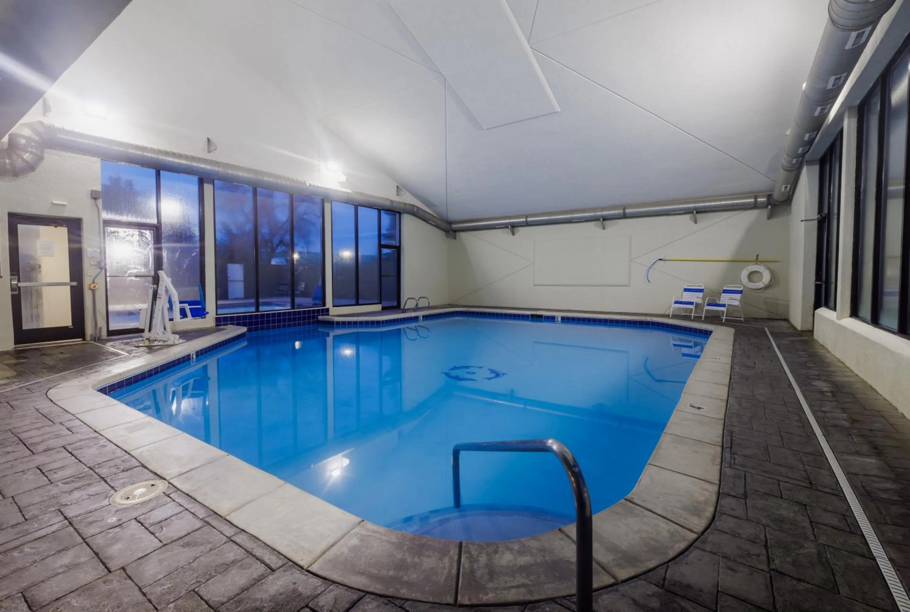 Swimming pool in La Quinta Inn & Suites by Wyndham Fort Collins, Colorado