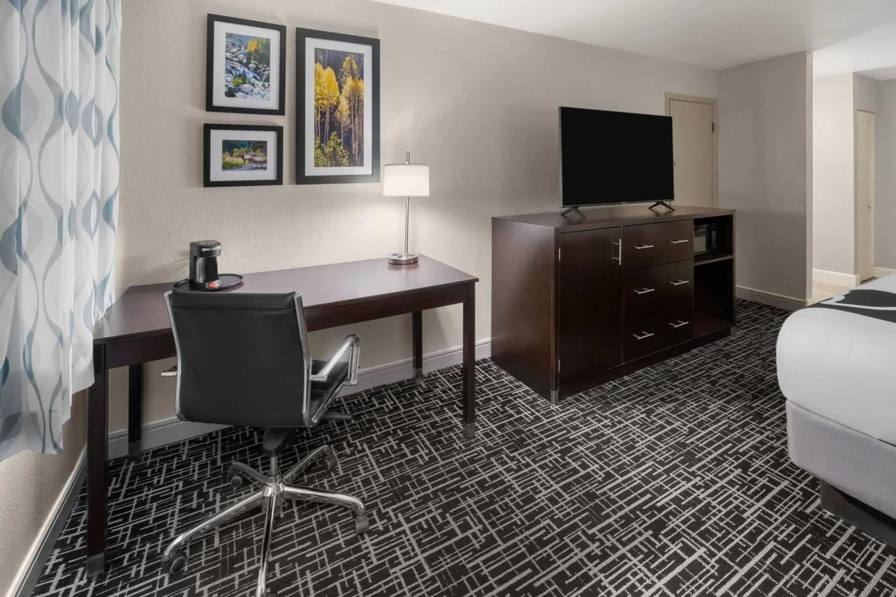 Photo of the whole room, Bed in La Quinta Inn & Suites by Wyndham Fort Collins, Colorado Photo of the whole room, Bed in La Quinta Inn & Suites by Wyndham Fort Collins, Colorado