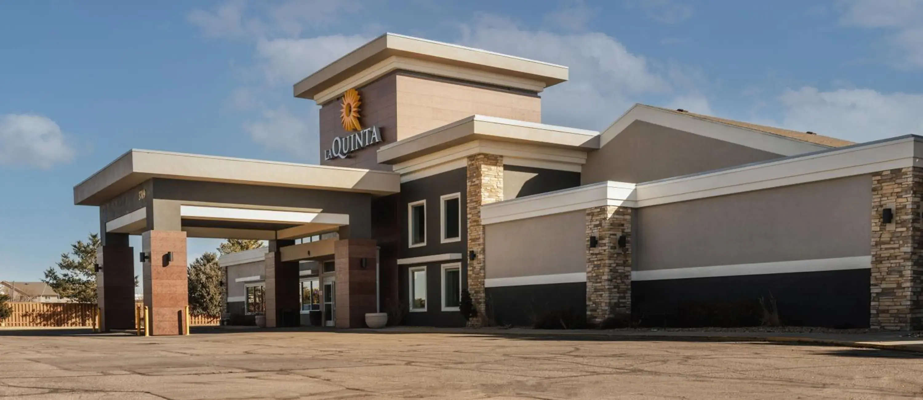 Property building in La Quinta Inn & Suites by Wyndham Fort Collins, Colorado Property building in La Quinta Inn & Suites by Wyndham Fort Collins, Colorado