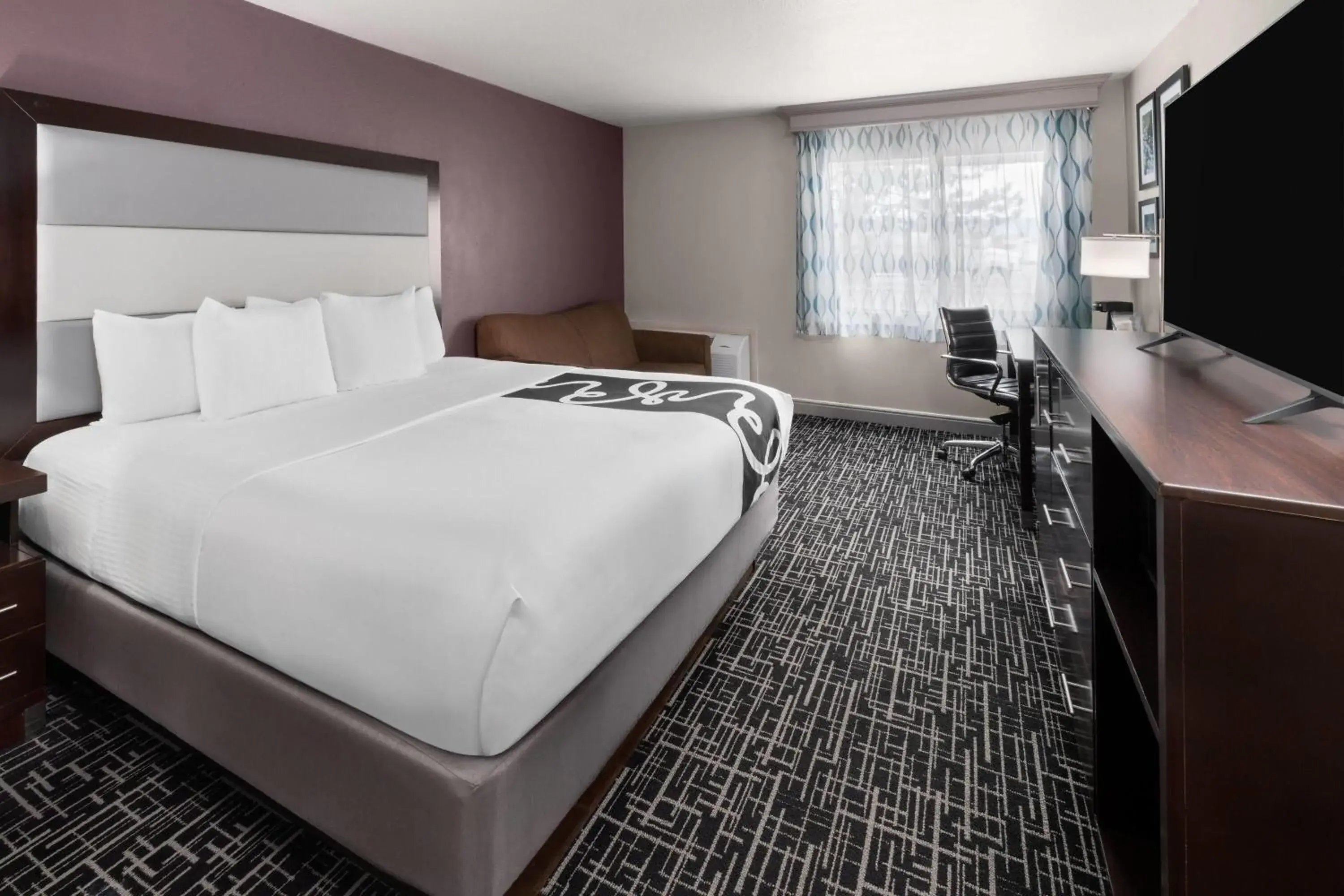 Photo of the whole room, Bed in La Quinta Inn & Suites by Wyndham Fort Collins, Colorado Photo of the whole room, Bed in La Quinta Inn & Suites by Wyndham Fort Collins, Colorado