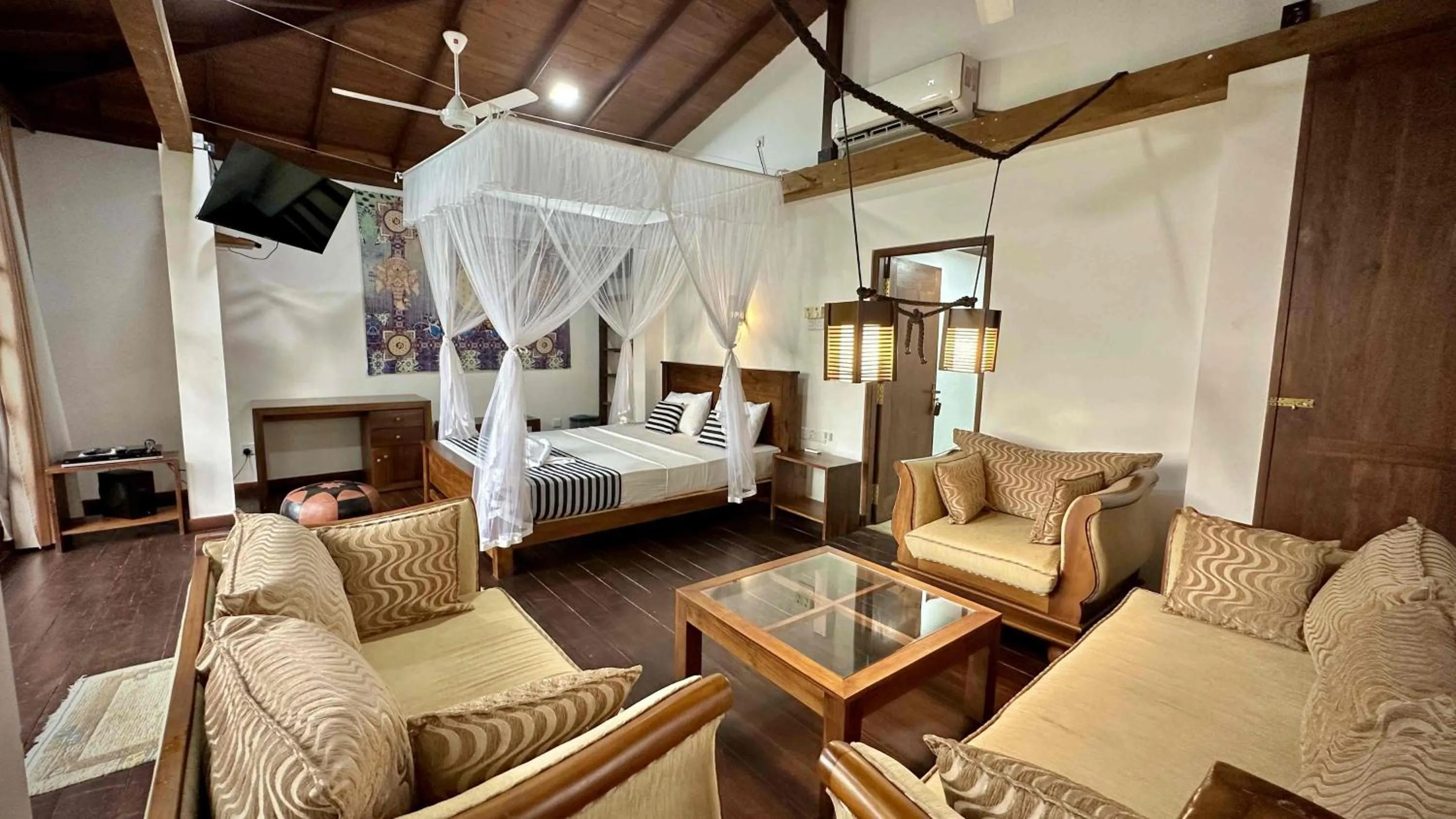 Property building, Bed in Jungle Paradise