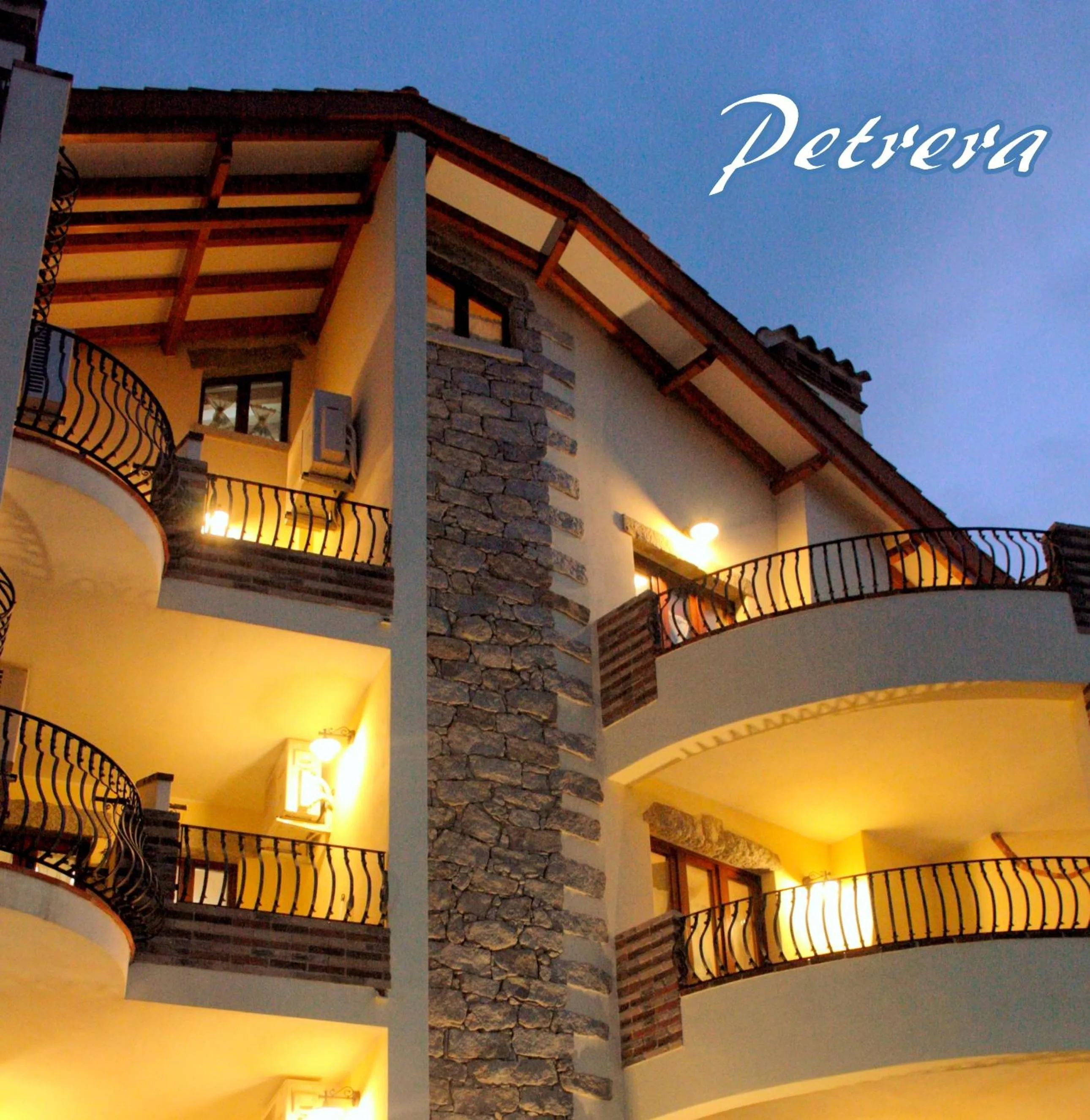 Facade/entrance in Residenza Petrera