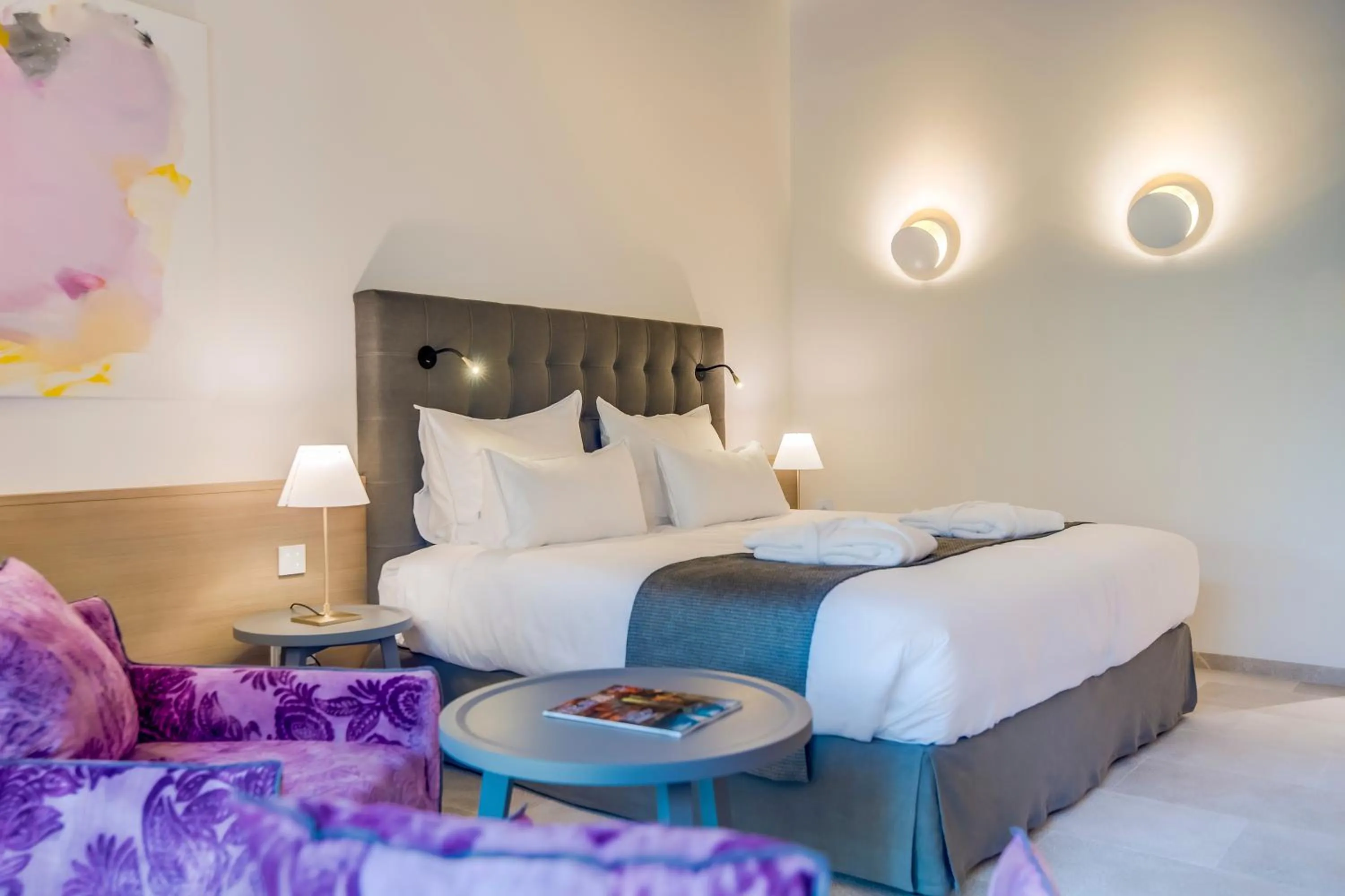 Seating area, Bed in Carrossa Hotel & Spa