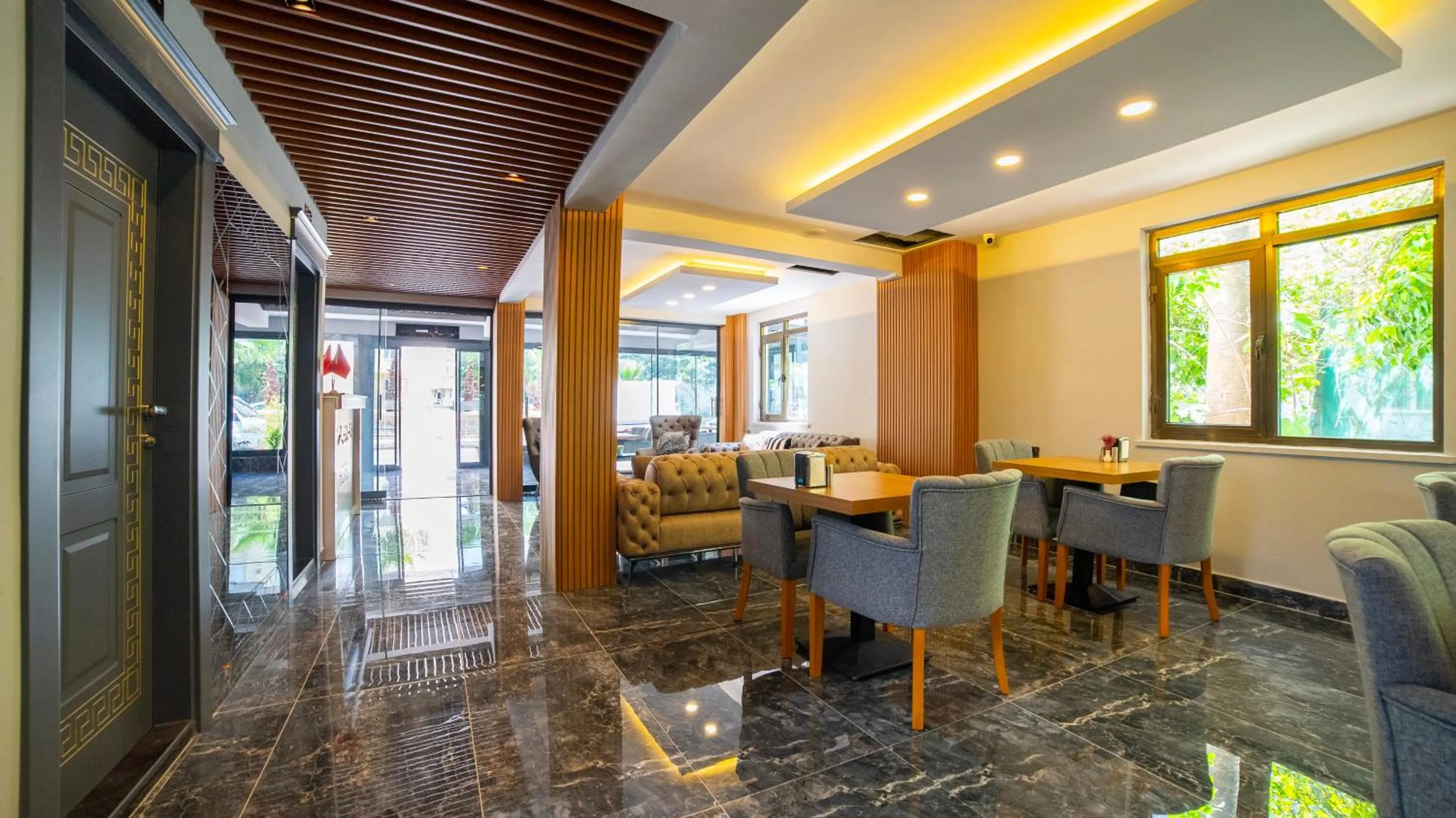 Restaurant/places to eat in Kafkas Hotel