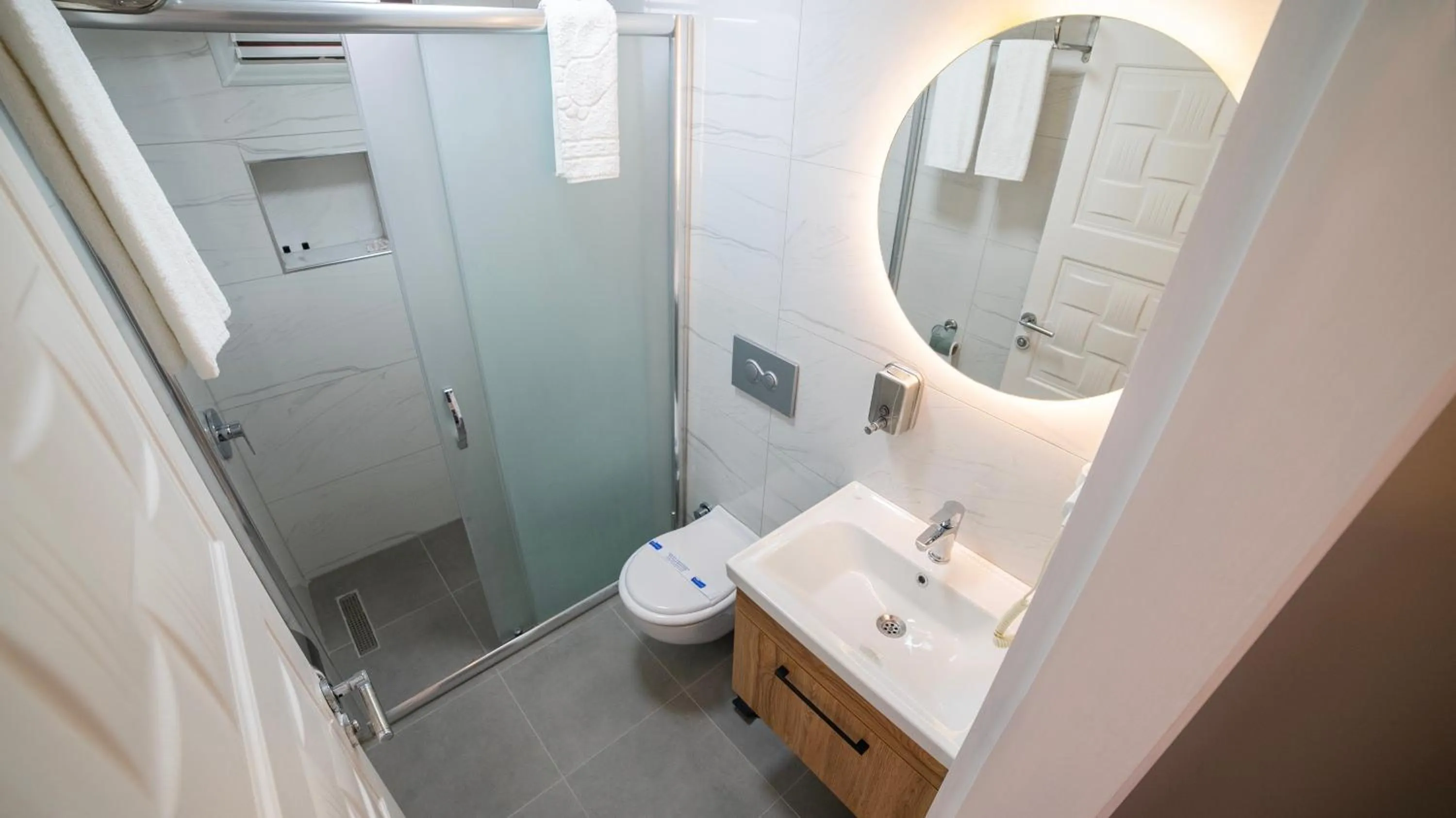 Shower in Kafkas Hotel