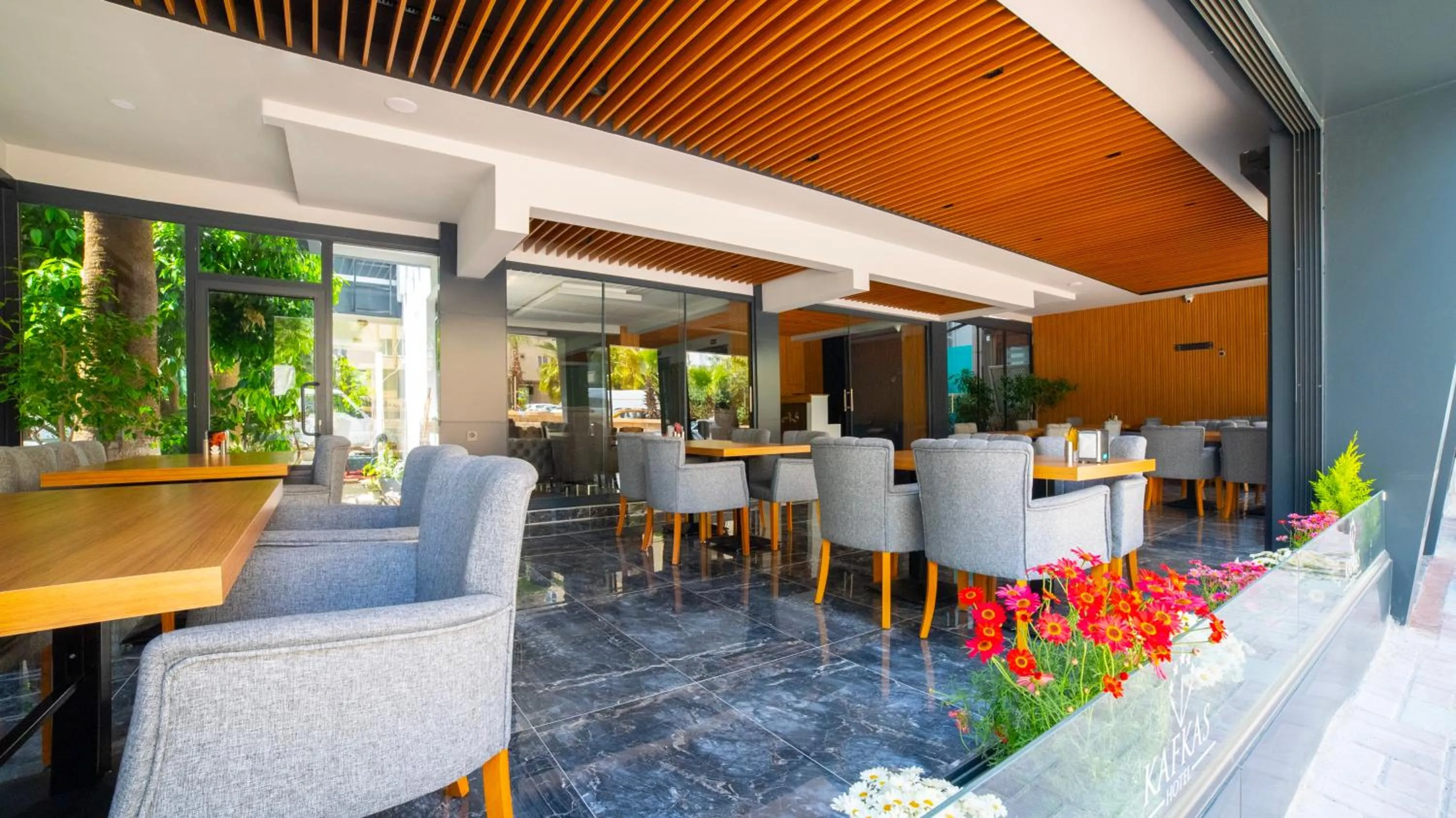 Restaurant/places to eat in Kafkas Hotel