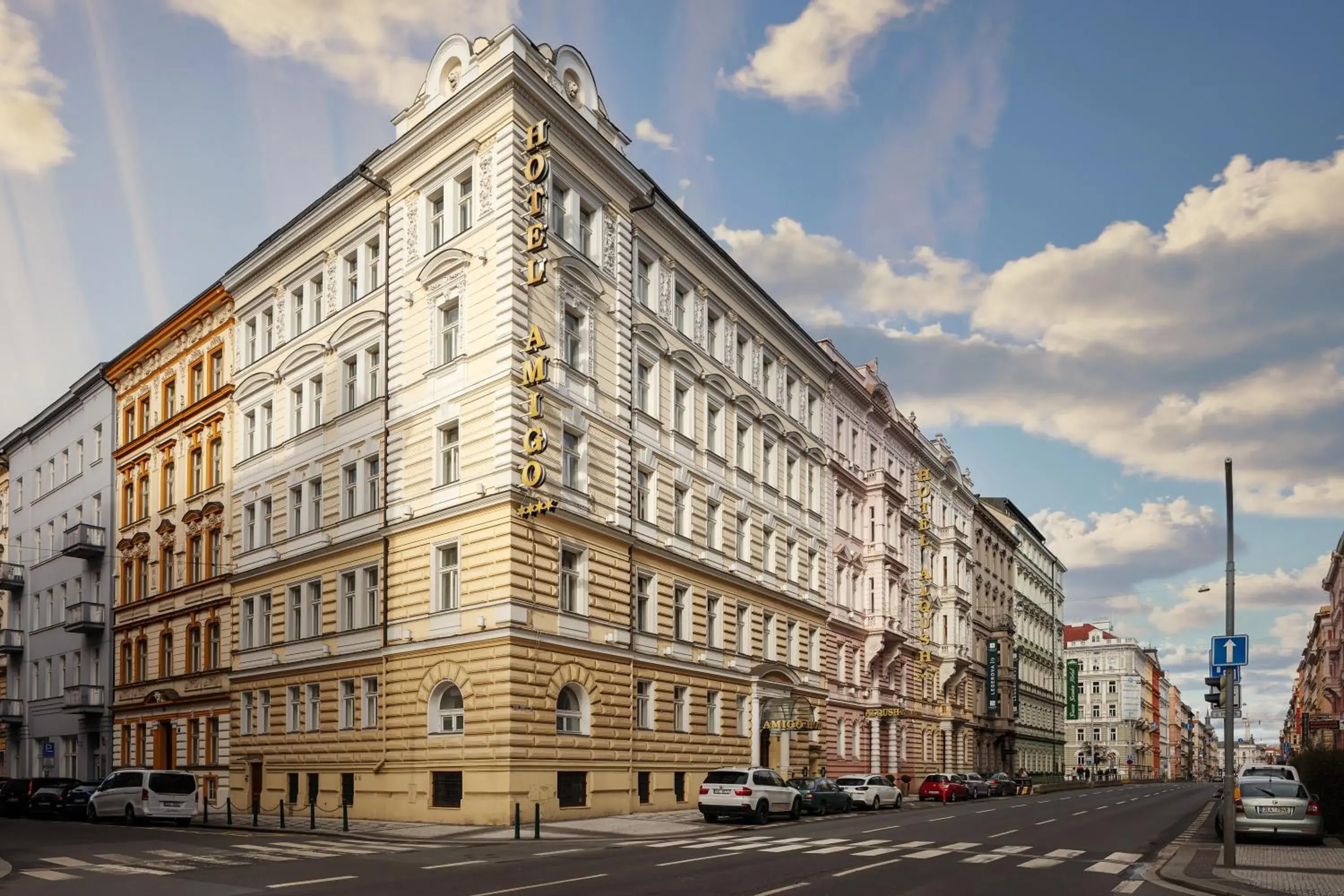 Property building in Alqush Downtown Hotel Property building in Alqush Downtown Hotel