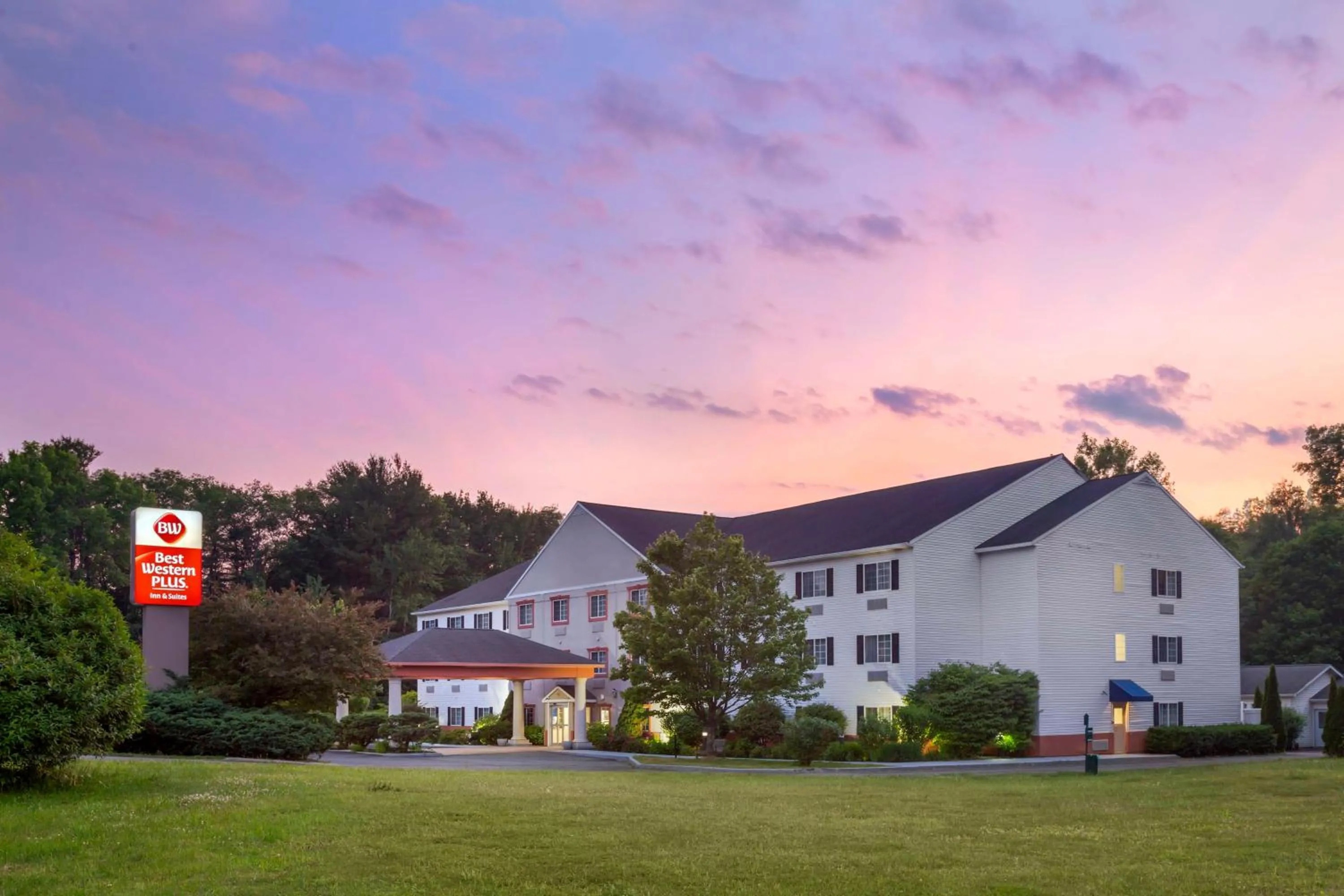 Property building in Best Western Plus Berkshire Hills Inn & Suites