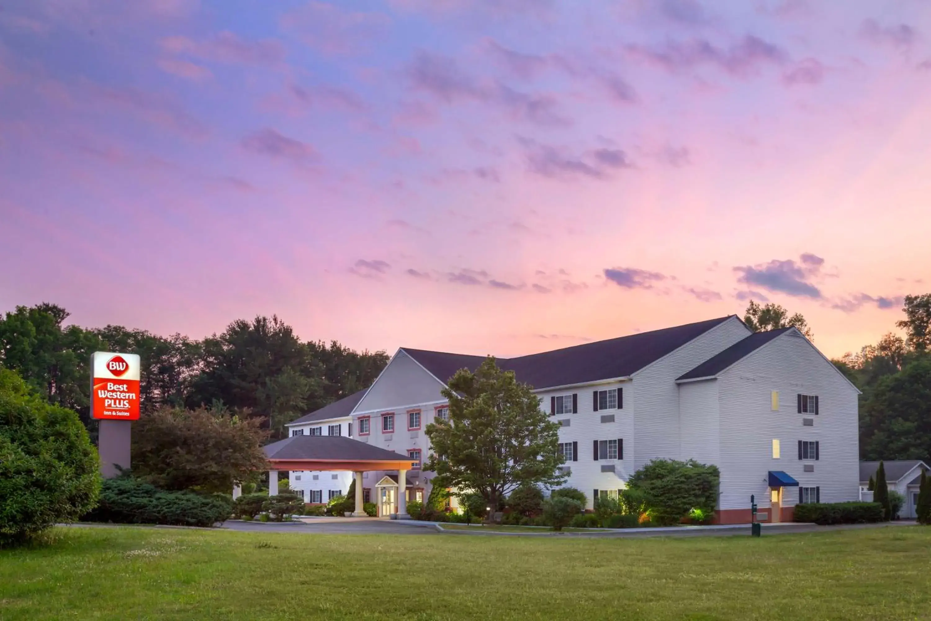 Property building in Best Western Plus Berkshire Hills Inn & Suites Property building in Best Western Plus Berkshire Hills Inn & Suites