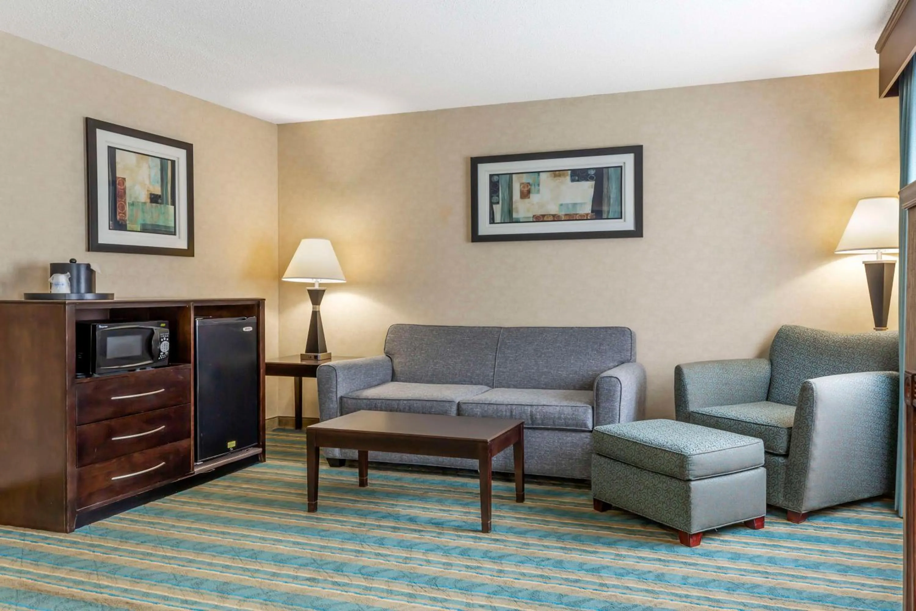 Bedroom in Best Western Plus Berkshire Hills Inn & Suites