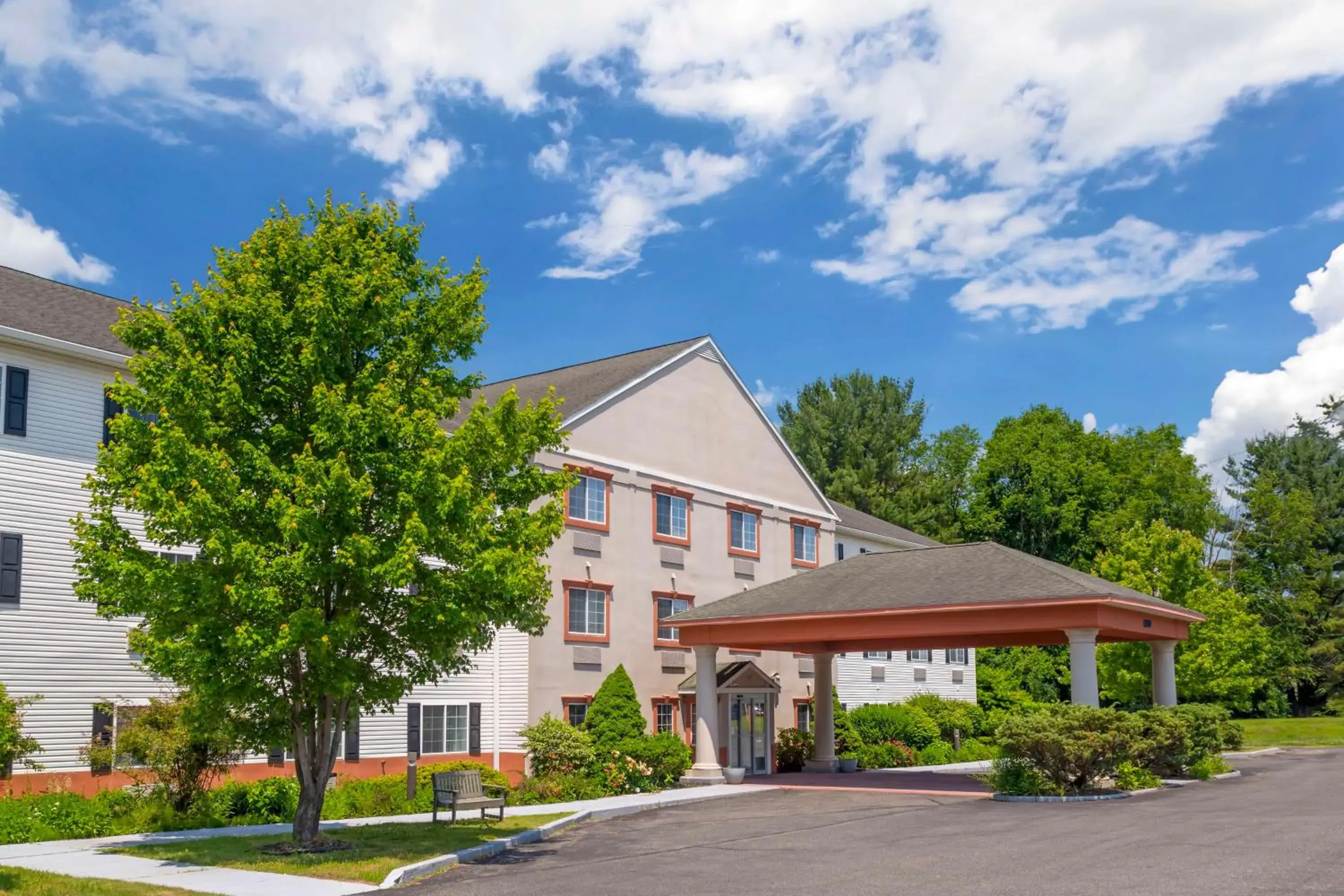 Property building in Best Western Plus Berkshire Hills Inn & Suites Property building in Best Western Plus Berkshire Hills Inn & Suites