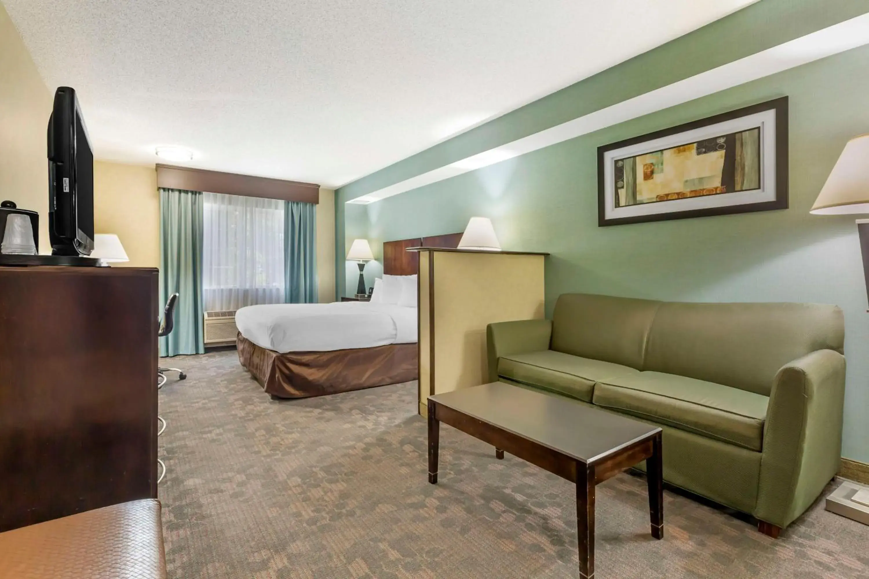 King Suite with Sofa Bed - Non-Smoking in Best Western Plus Berkshire Hills Inn & Suites King Suite with Sofa Bed - Non-Smoking in Best Western Plus Berkshire Hills Inn & Suites