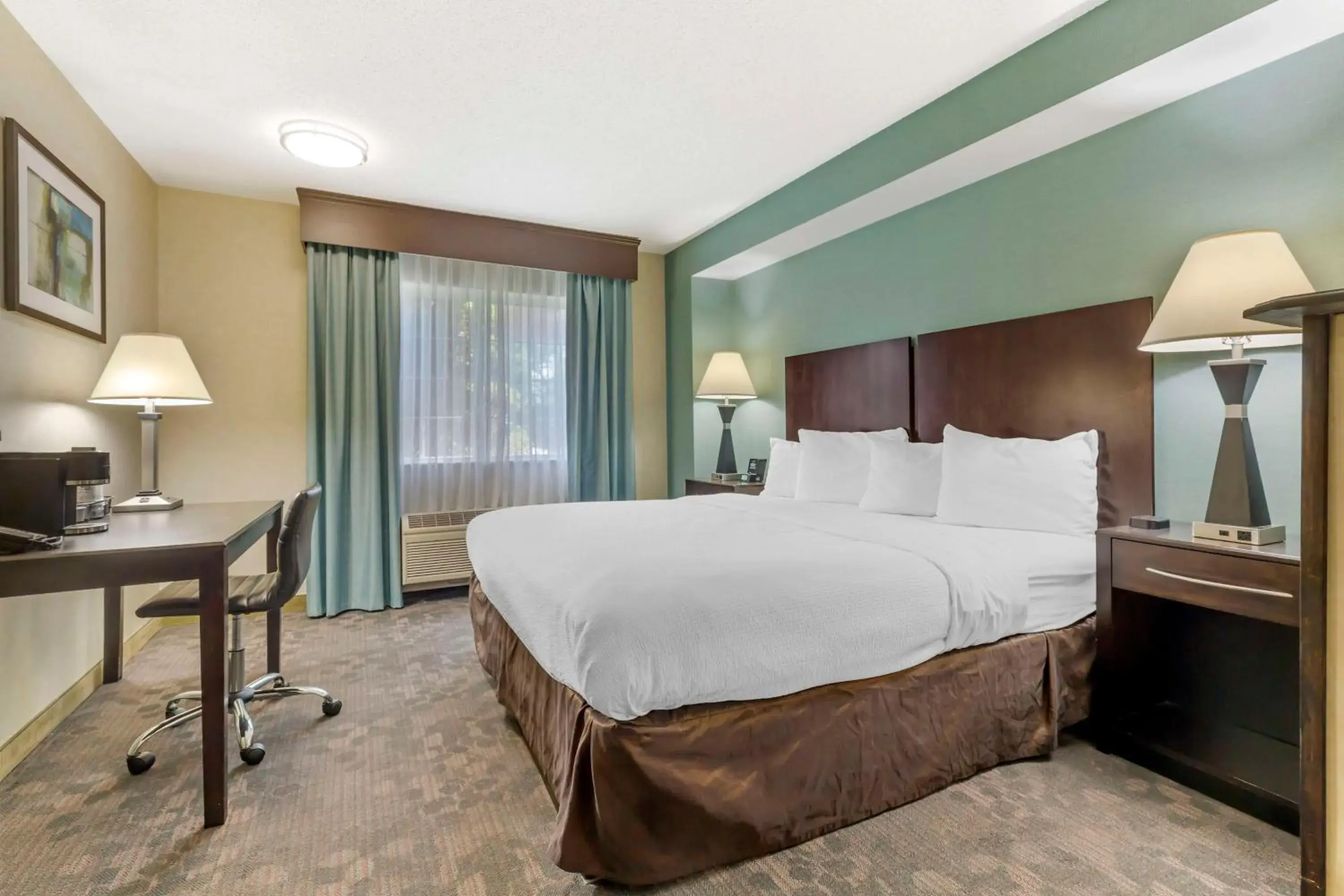 King Suite with Bath Tub and Sofa Bed - Disability Access/Non-Smoking in Best Western Plus Berkshire Hills Inn & Suites King Suite with Bath Tub and Sofa Bed - Disability Access/Non-Smoking in Best Western Plus Berkshire Hills Inn & Suites