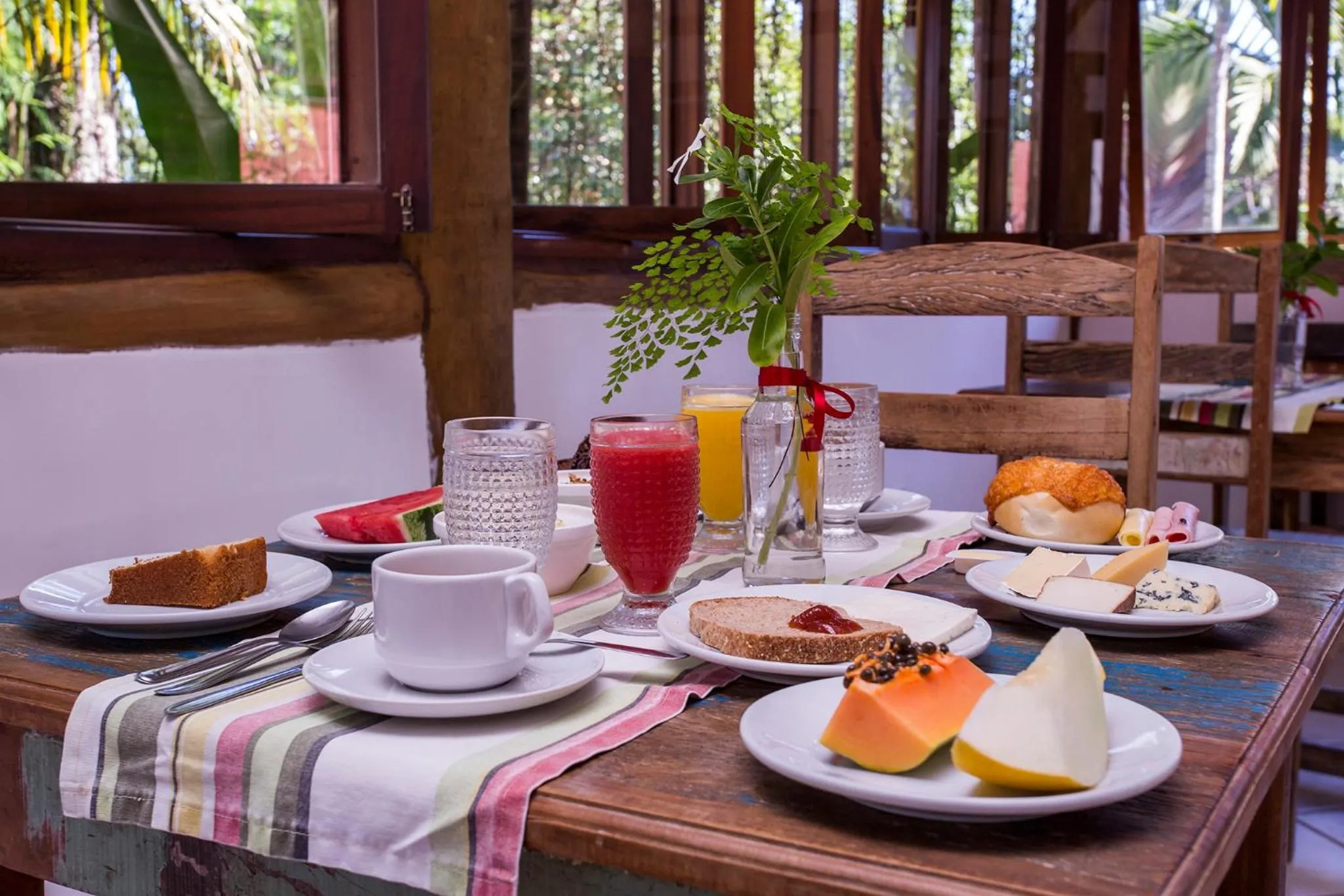 Buffet breakfast in Pousada Refugio da Harmonia