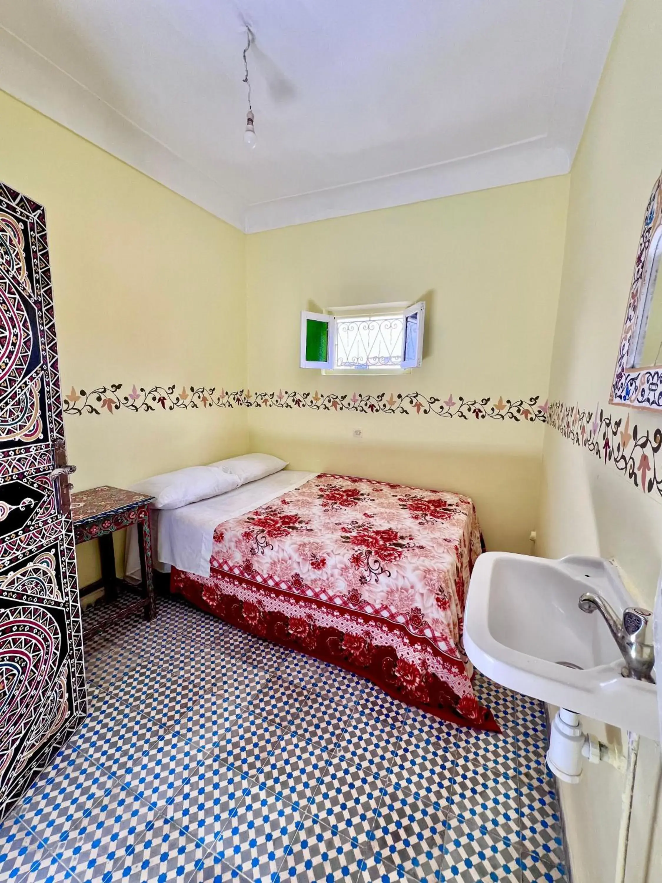 Double Room with Shared Bathroom in Hotel Medina Double Room with Shared Bathroom in Hotel Medina