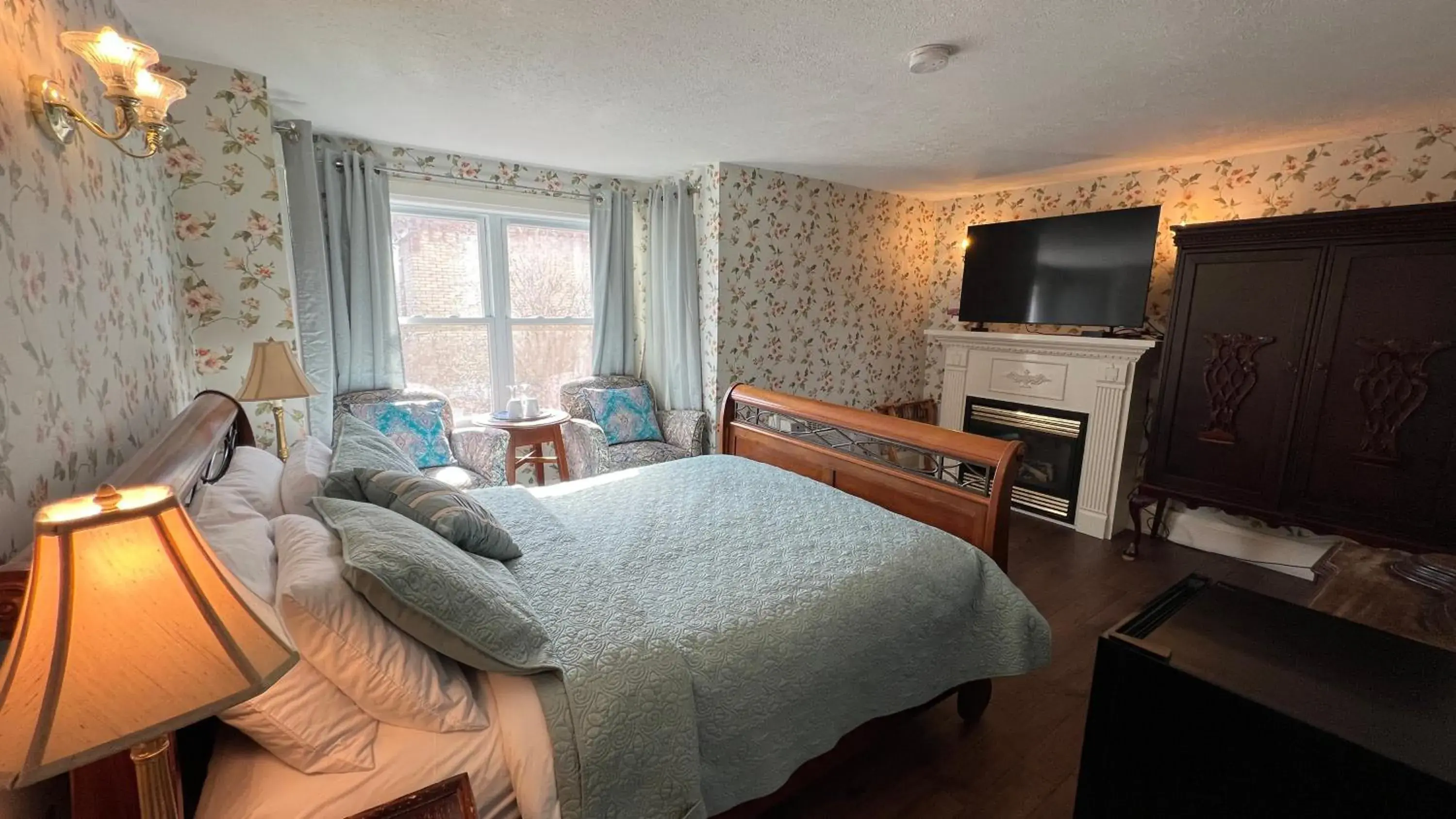 Standard Queen Room in Bedham Hall B&B Standard Queen Room in Bedham Hall B&B