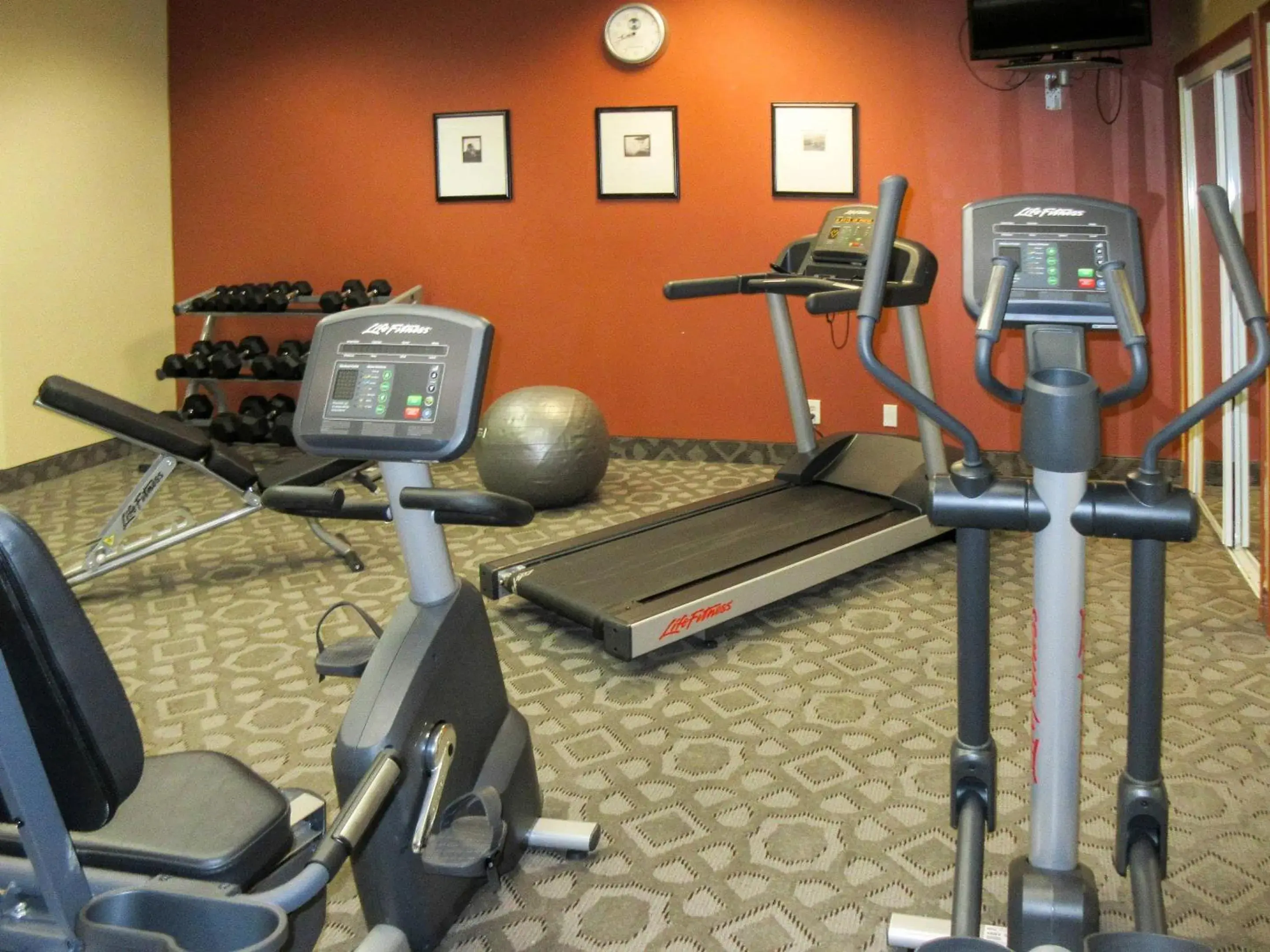 Fitness centre/facilities in Clarion Inn Fitness centre/facilities in Clarion Inn