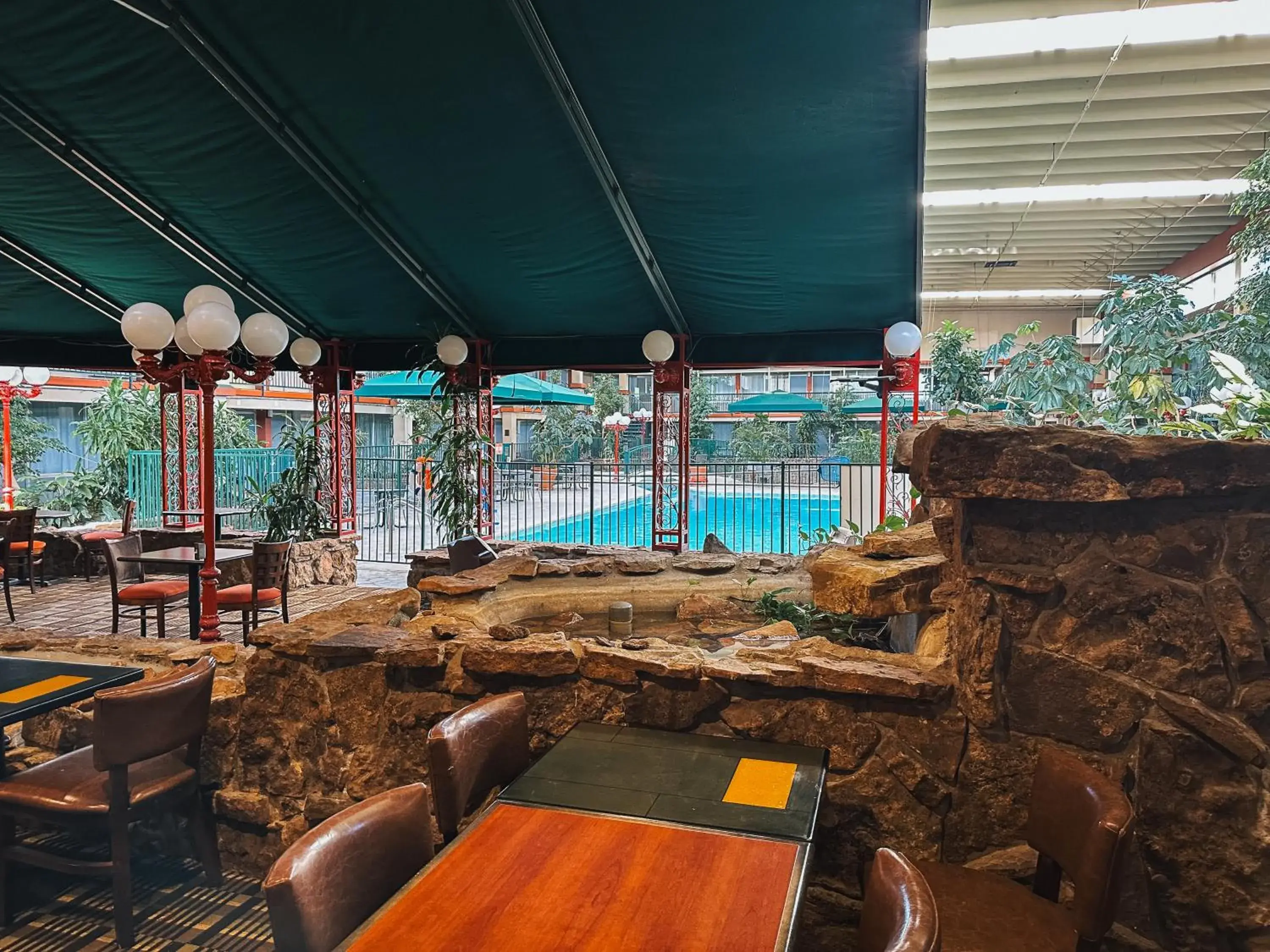 Restaurant/places to eat in Clarion Inn Restaurant/places to eat in Clarion Inn