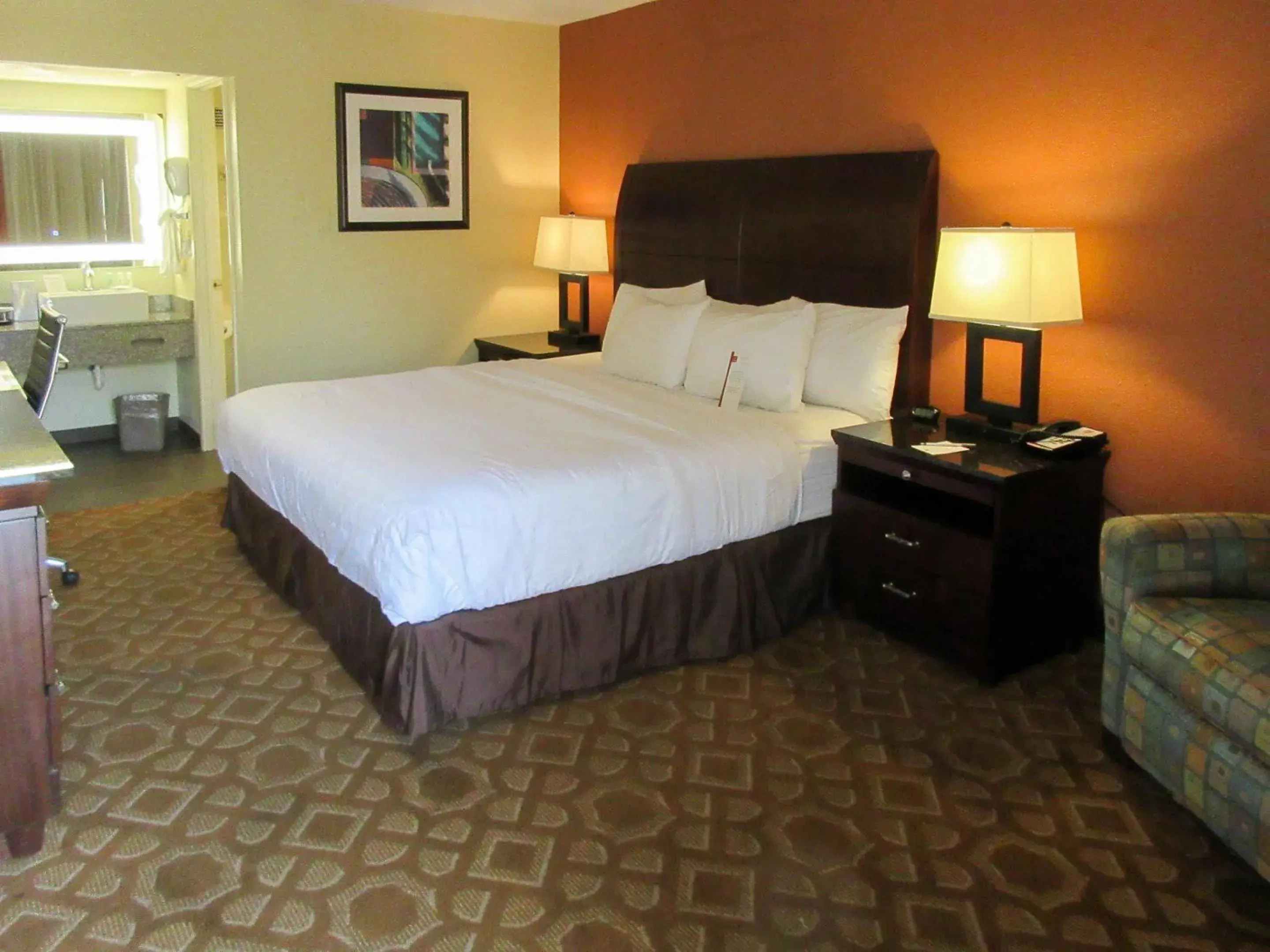 Bedroom, Bed in Clarion Inn Bedroom, Bed in Clarion Inn