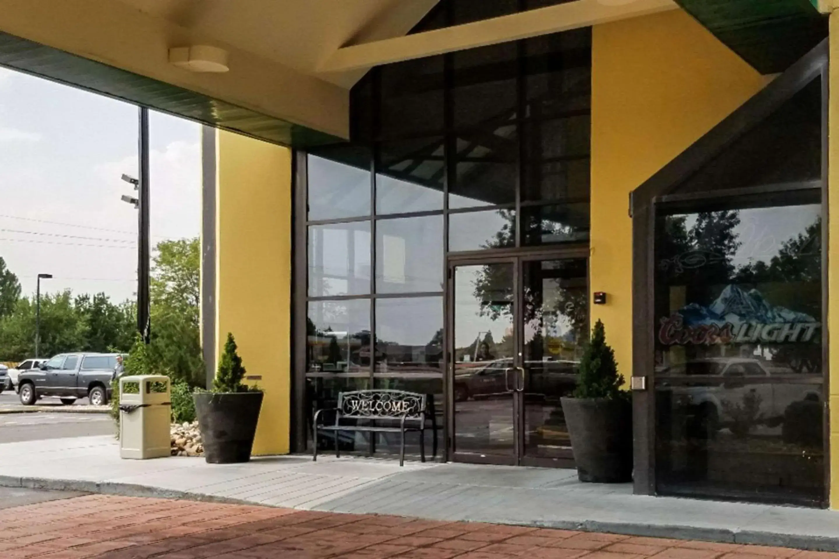 Property building in Clarion Inn Property building in Clarion Inn