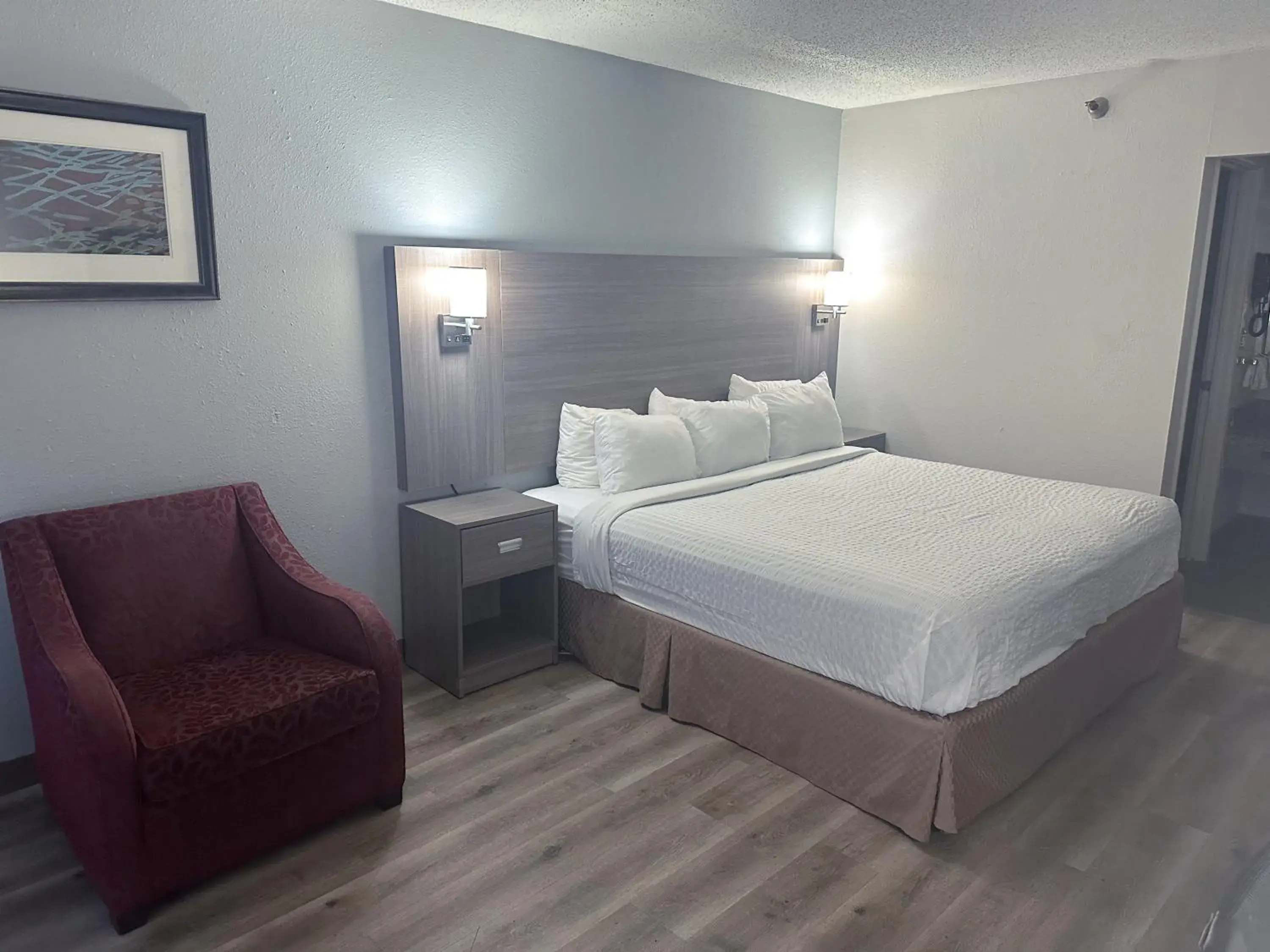 Bedroom, Bed in Clarion Inn Bedroom, Bed in Clarion Inn