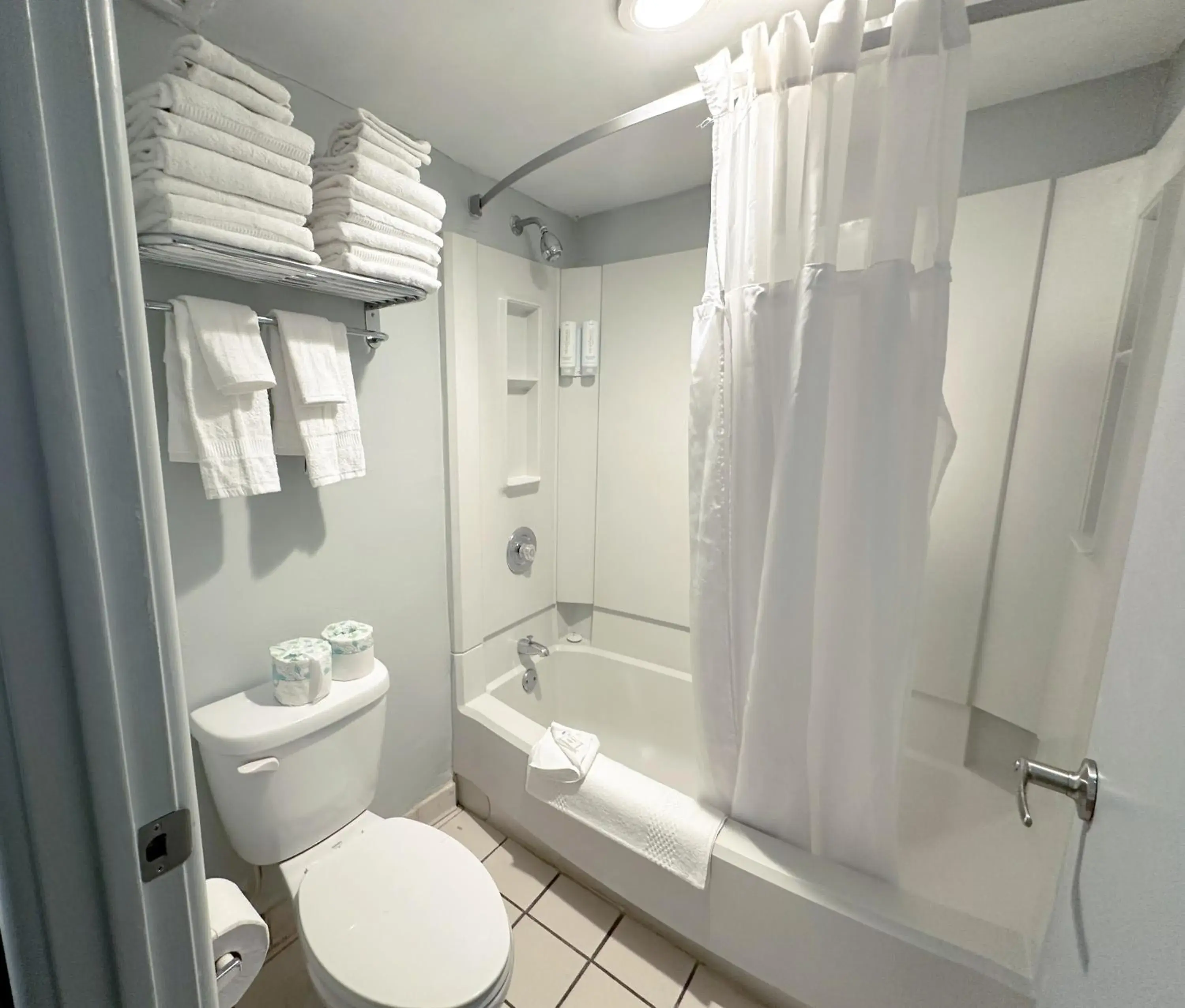 Bathroom in Clarion Inn Bathroom in Clarion Inn