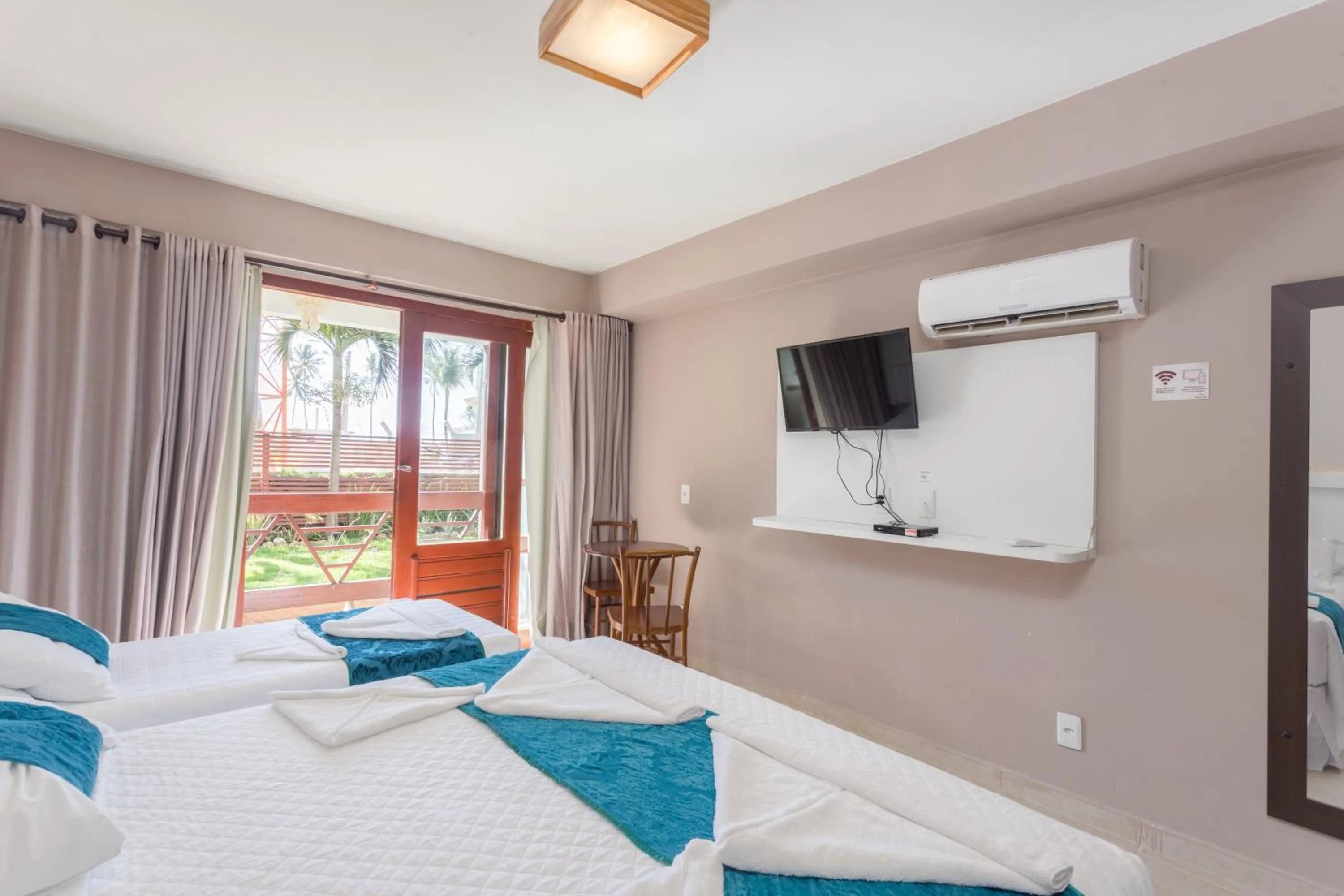 Photo of the whole room, Bed in Pousada Iandê