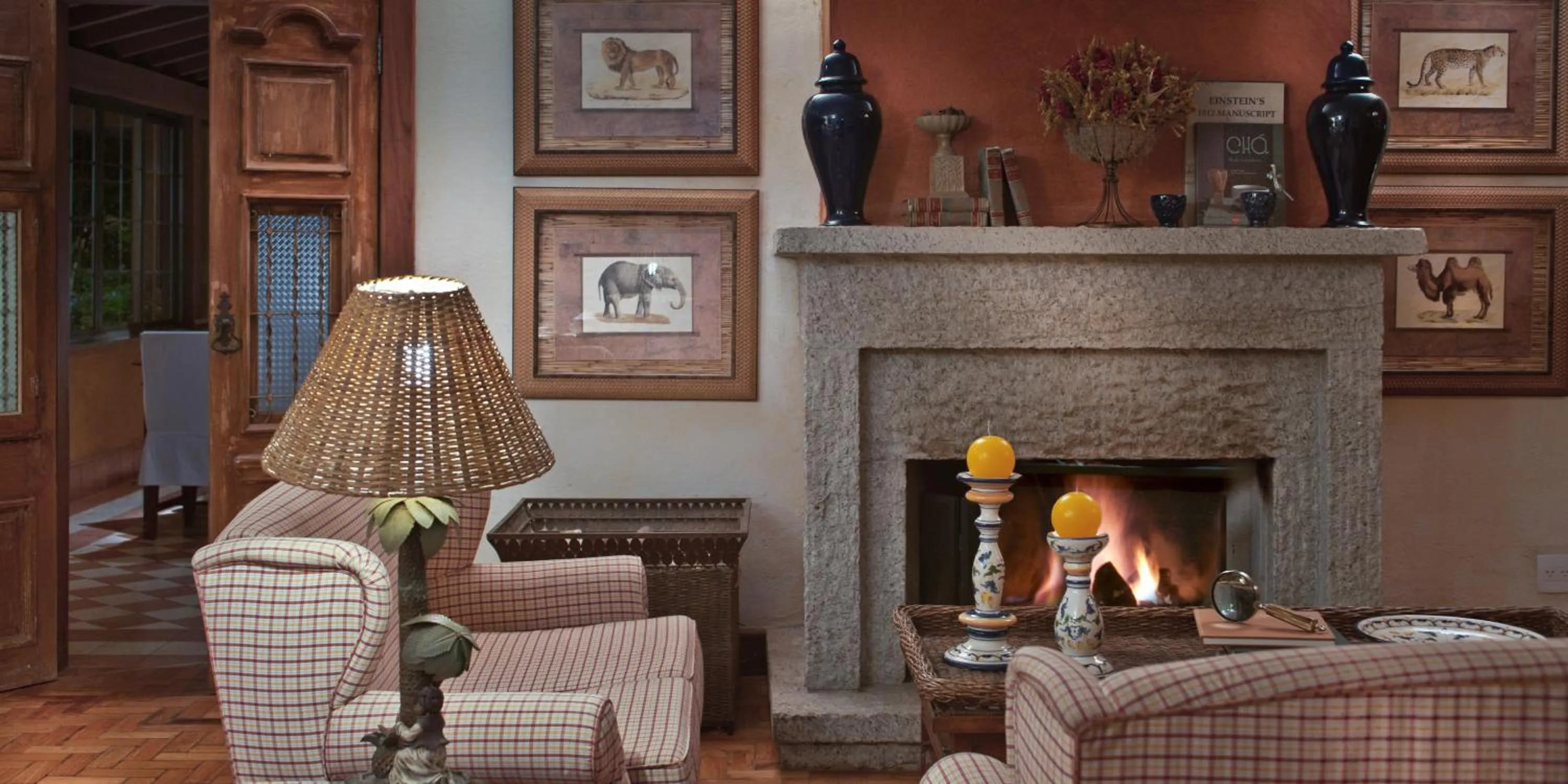 Communal lounge/ TV room in Pousada Les Roches