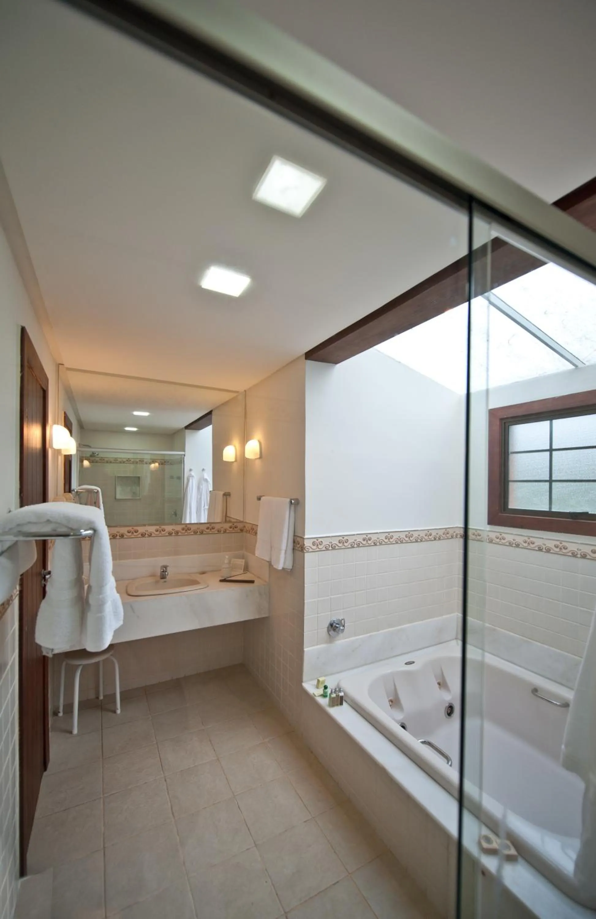 Bathroom, Bed in Pousada Les Roches