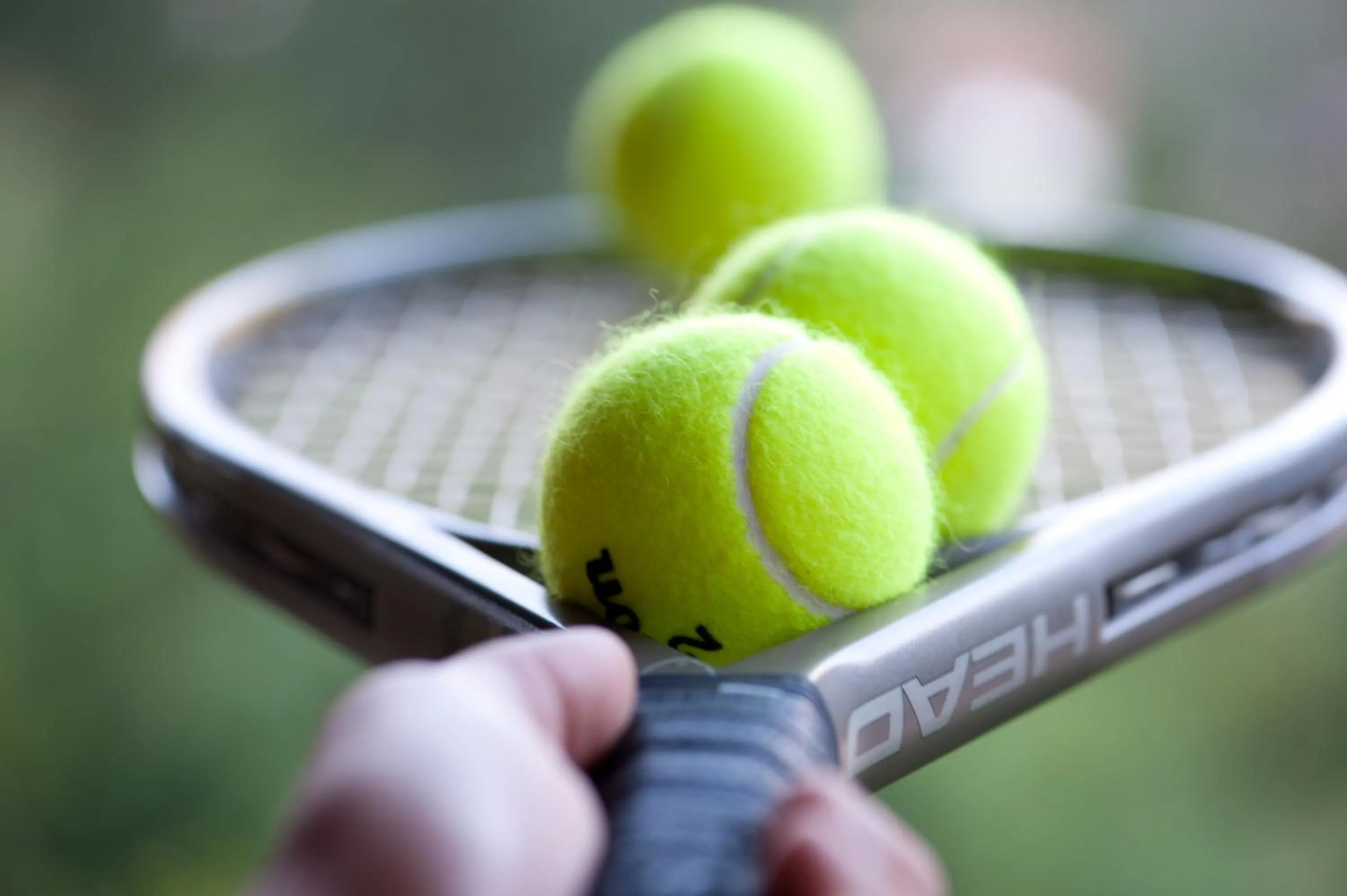 Tennis court in Pousada Les Roches