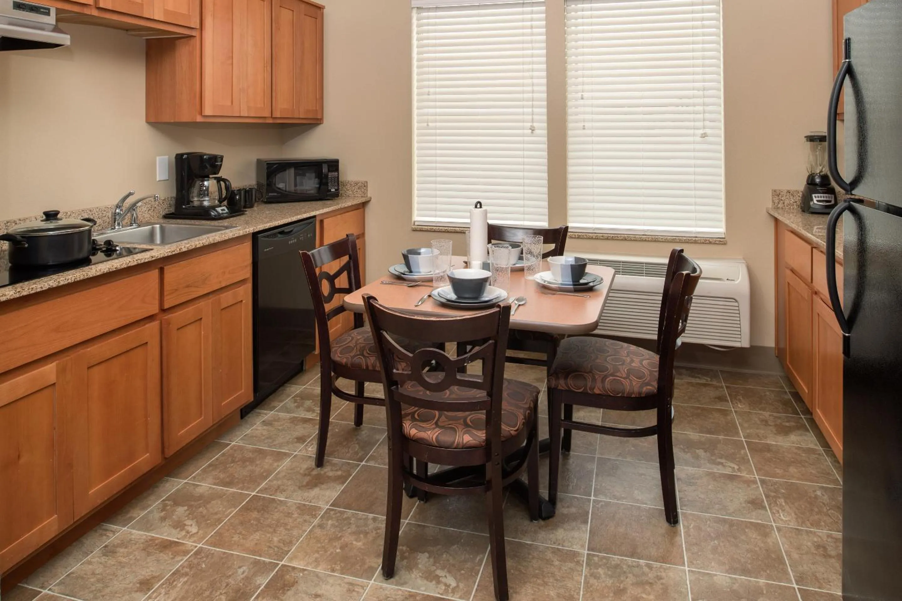 Kitchen or kitchenette in Best Western Kennewick Tri-Cities Center