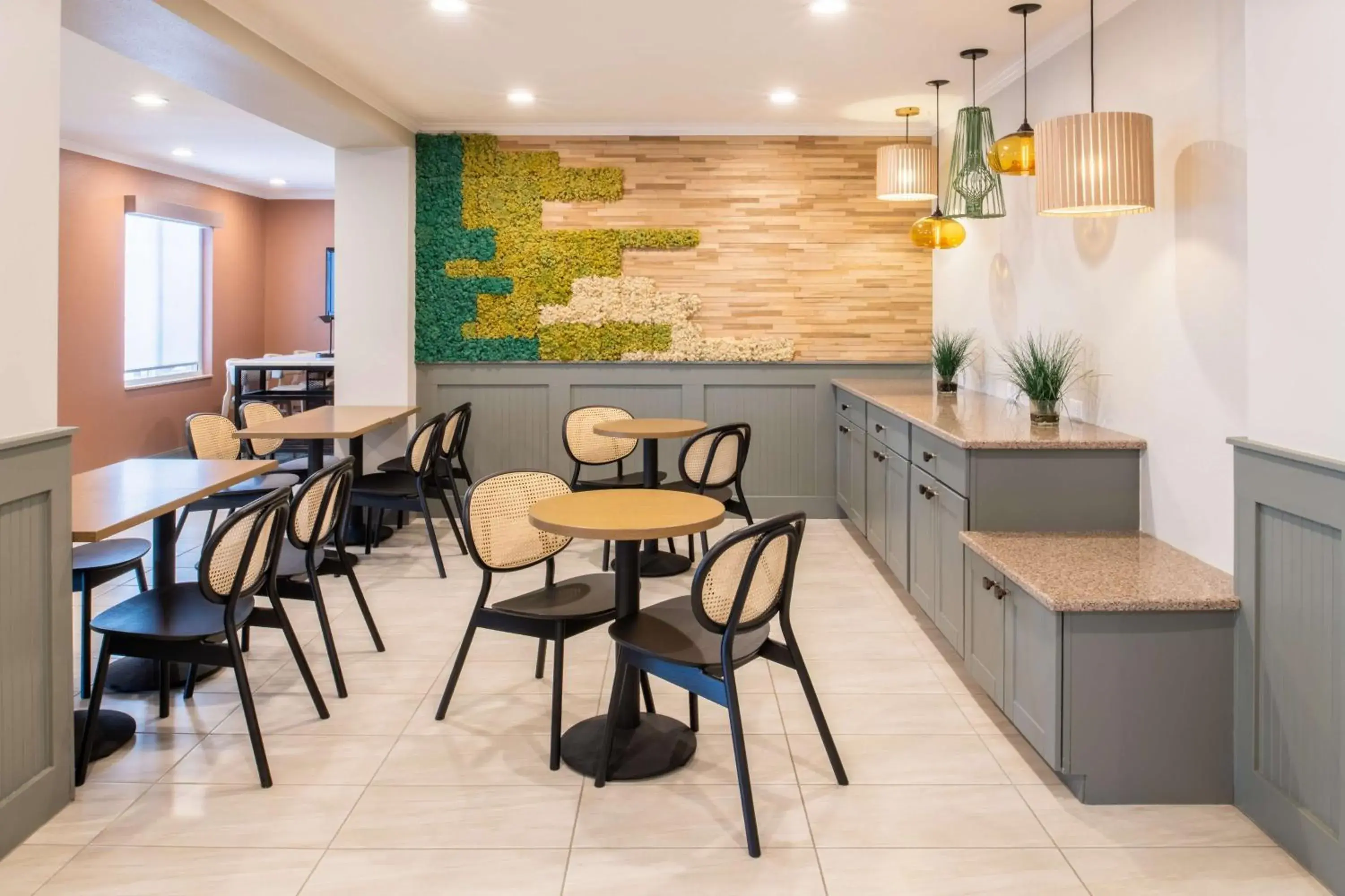 Breakfast in Best Western Kennewick Tri-Cities Center Breakfast in Best Western Kennewick Tri-Cities Center