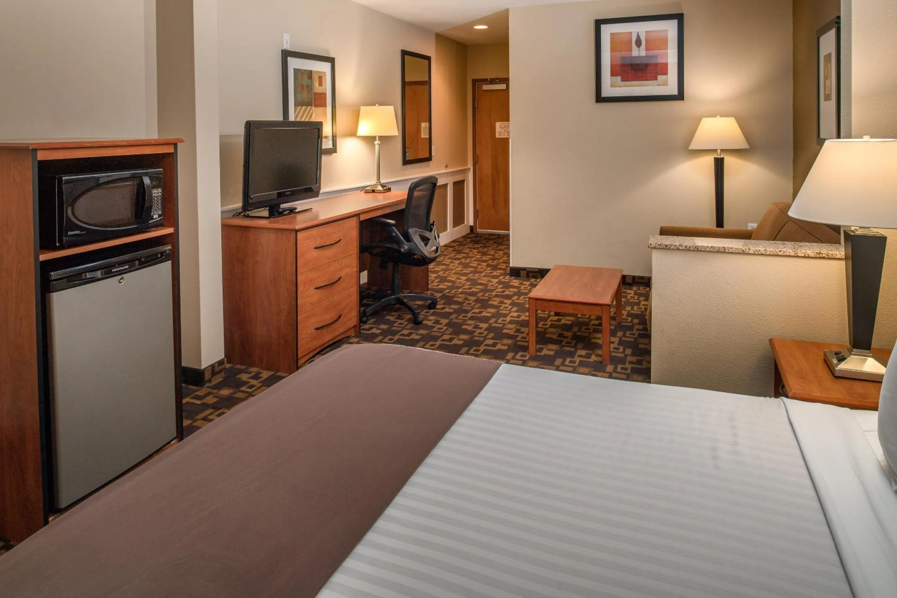 Bed in Best Western Kennewick Tri-Cities Center