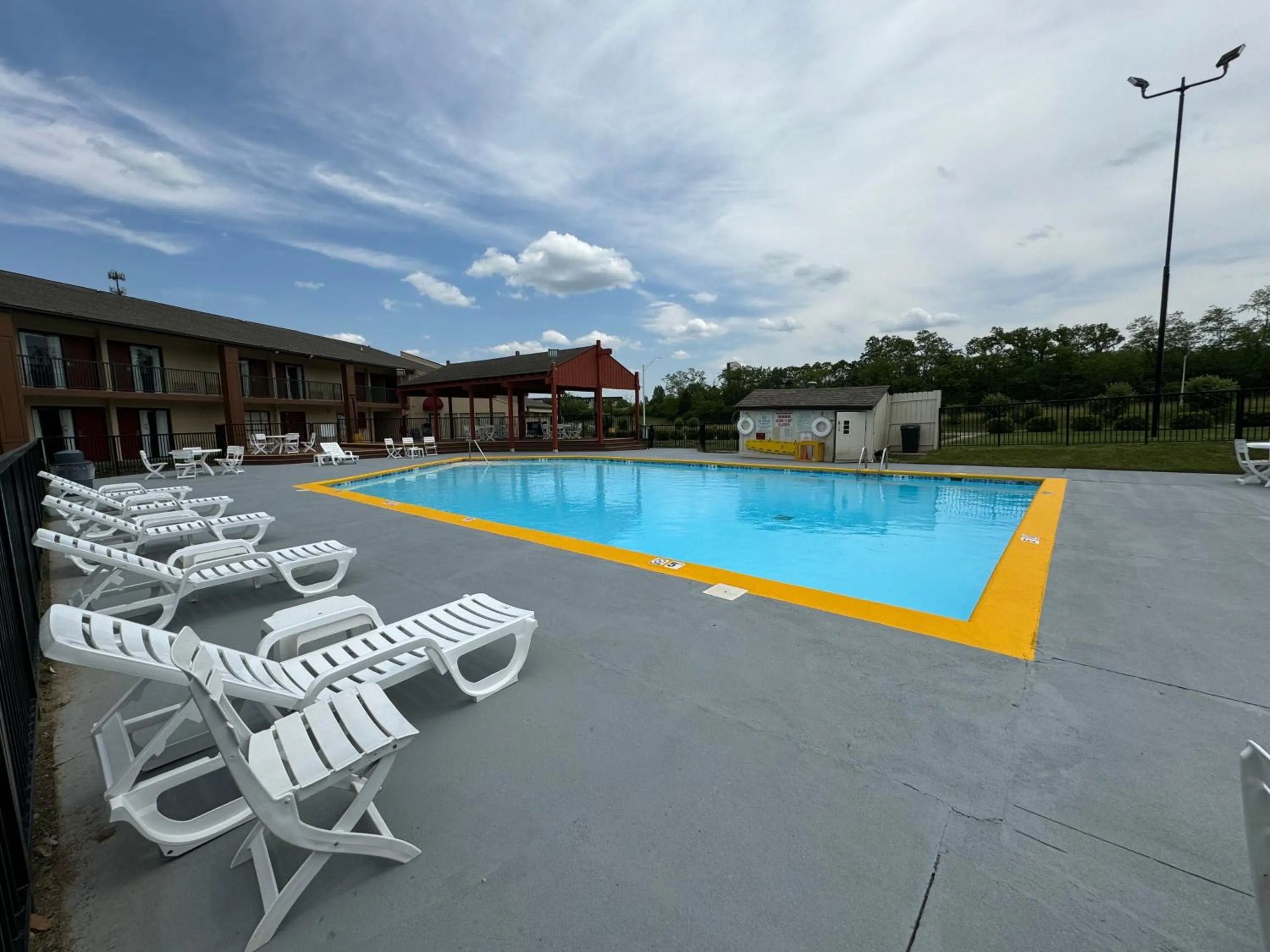 Swimming pool in Quality Inn Mason Near Kings Island
