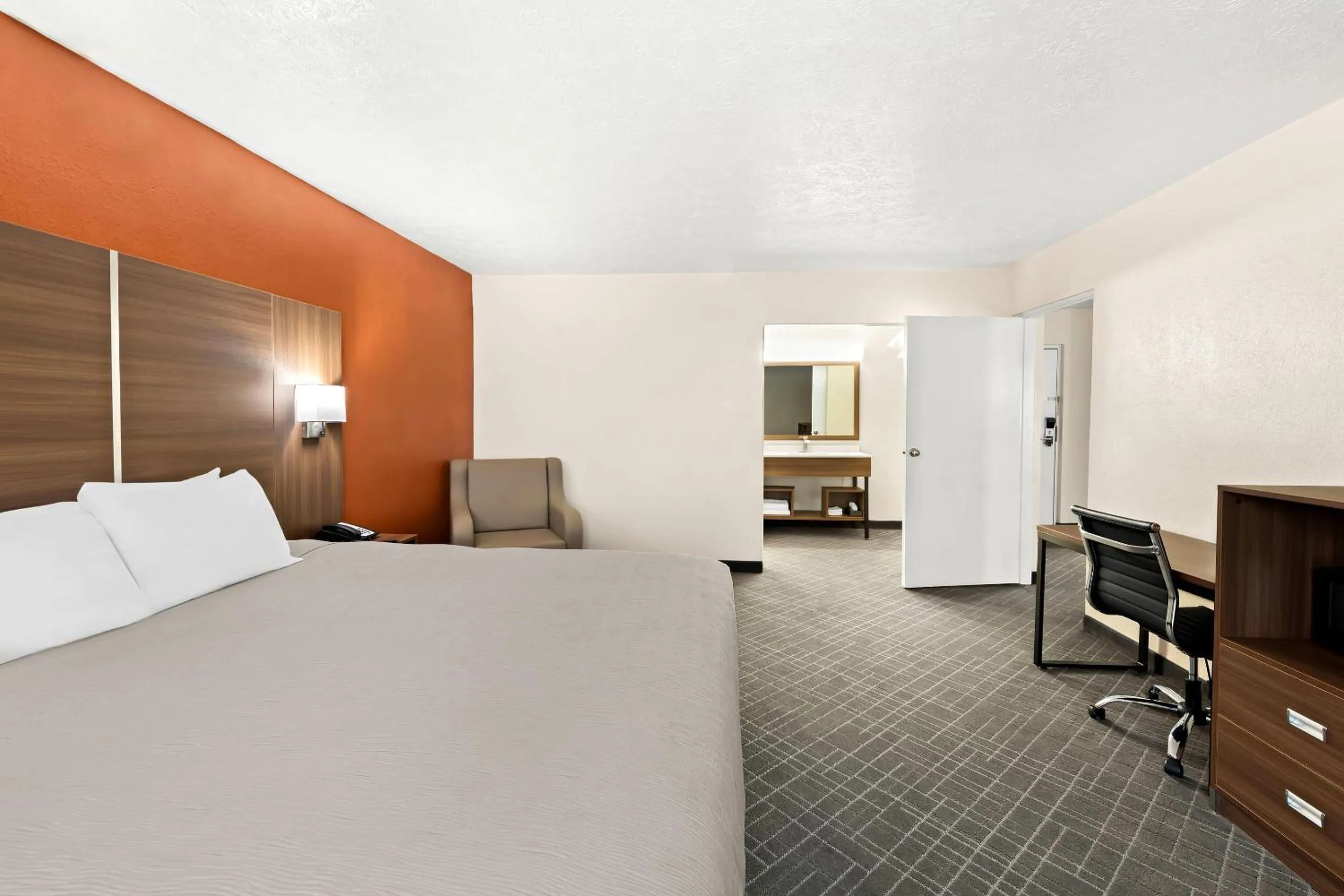 Bedroom, Bed in Quality Inn Mason Near Kings Island