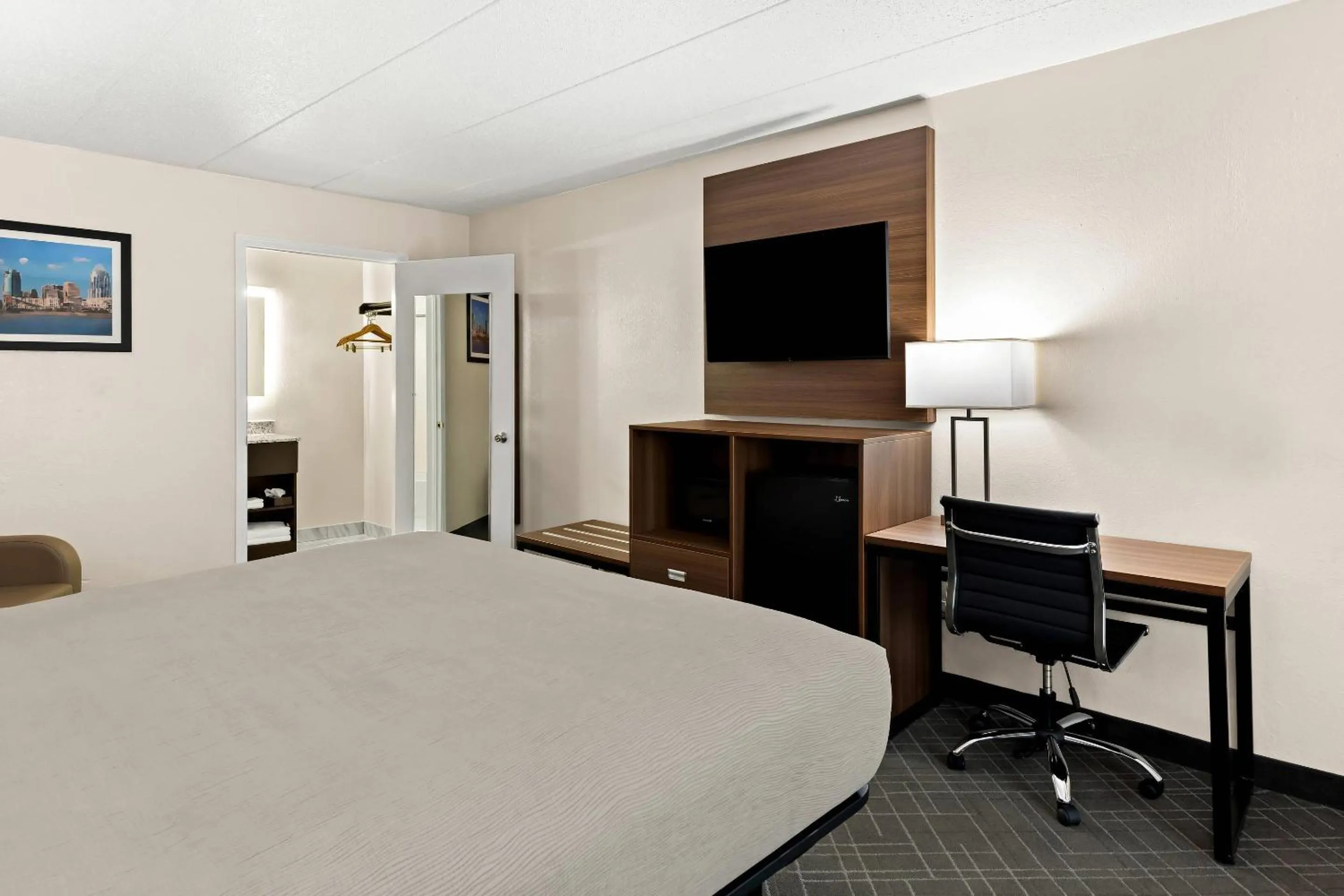 TV and multimedia, Bed in Quality Inn Mason Near Kings Island