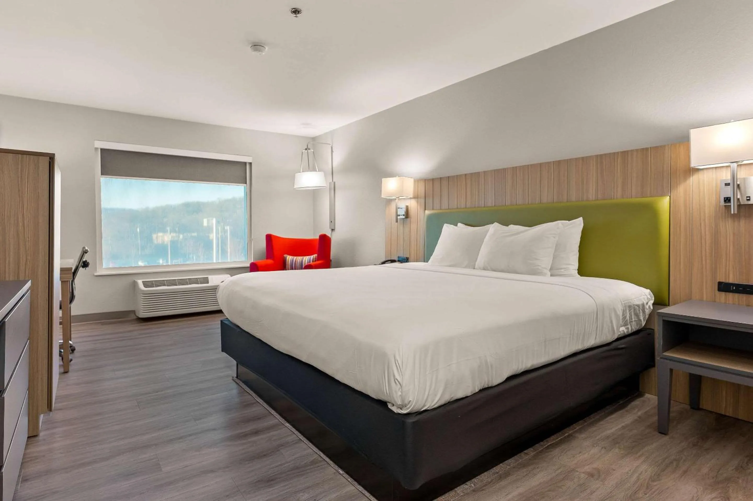 Bed in Country Inn & Suites by Radisson, Asheville - Outlet Mall