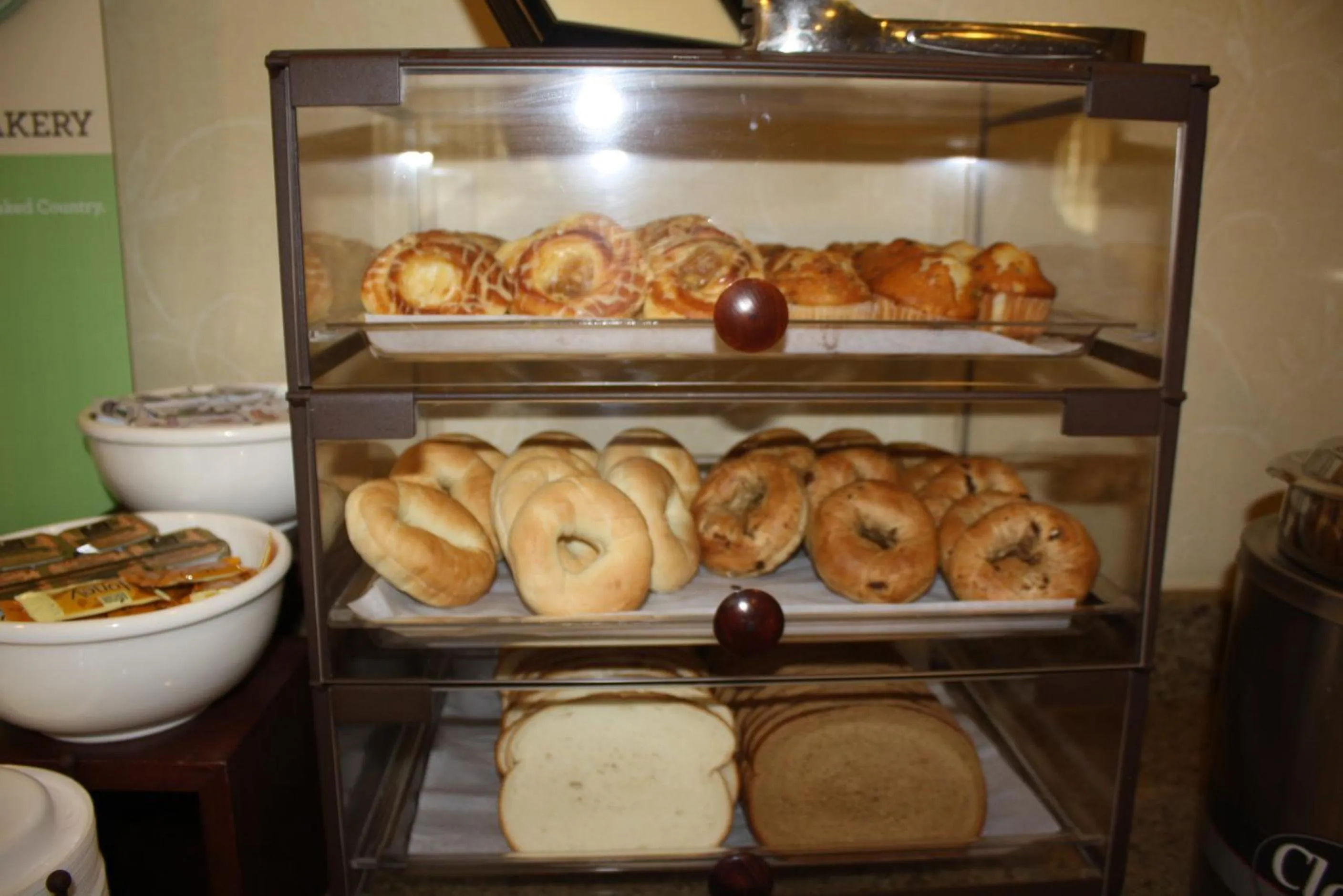 Food and drinks in Country Inn & Suites by Radisson, Asheville - Outlet Mall